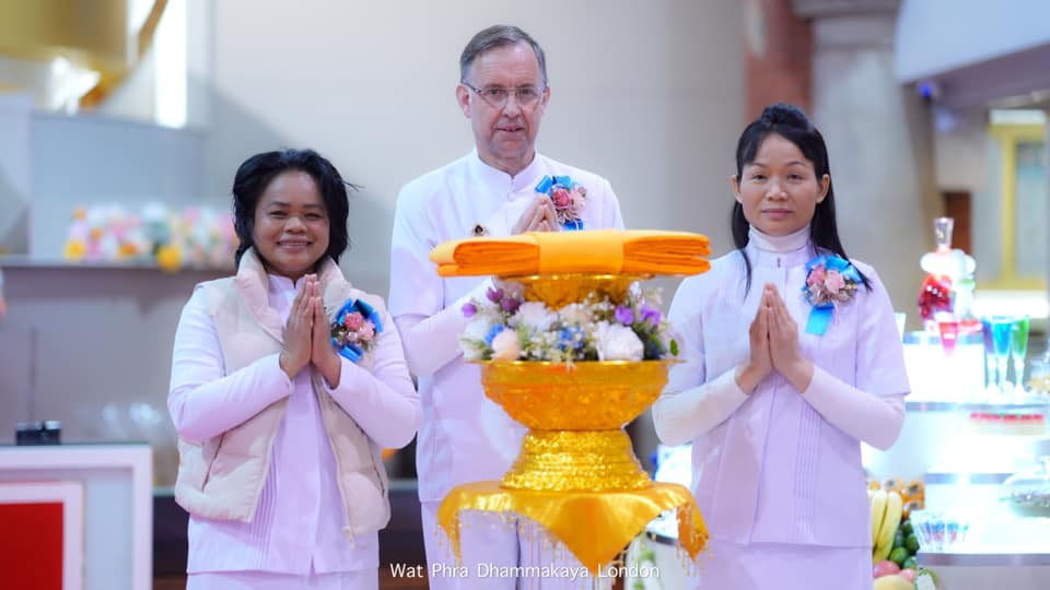 วัดพระธรรมกายลอนดอน จัดพิธีบูชาข้าวพระ