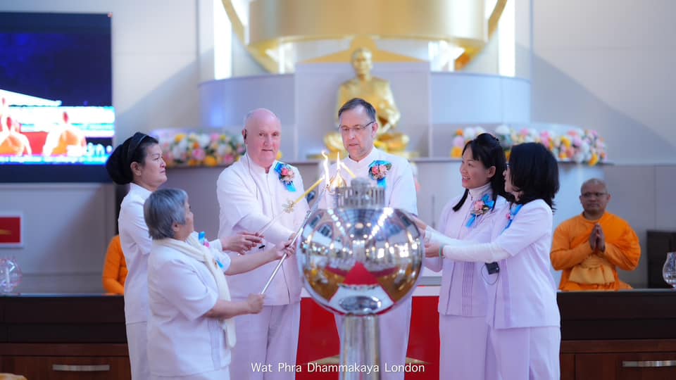 วัดพระธรรมกายลอนดอน จัดพิธีบูชาข้าวพระ
