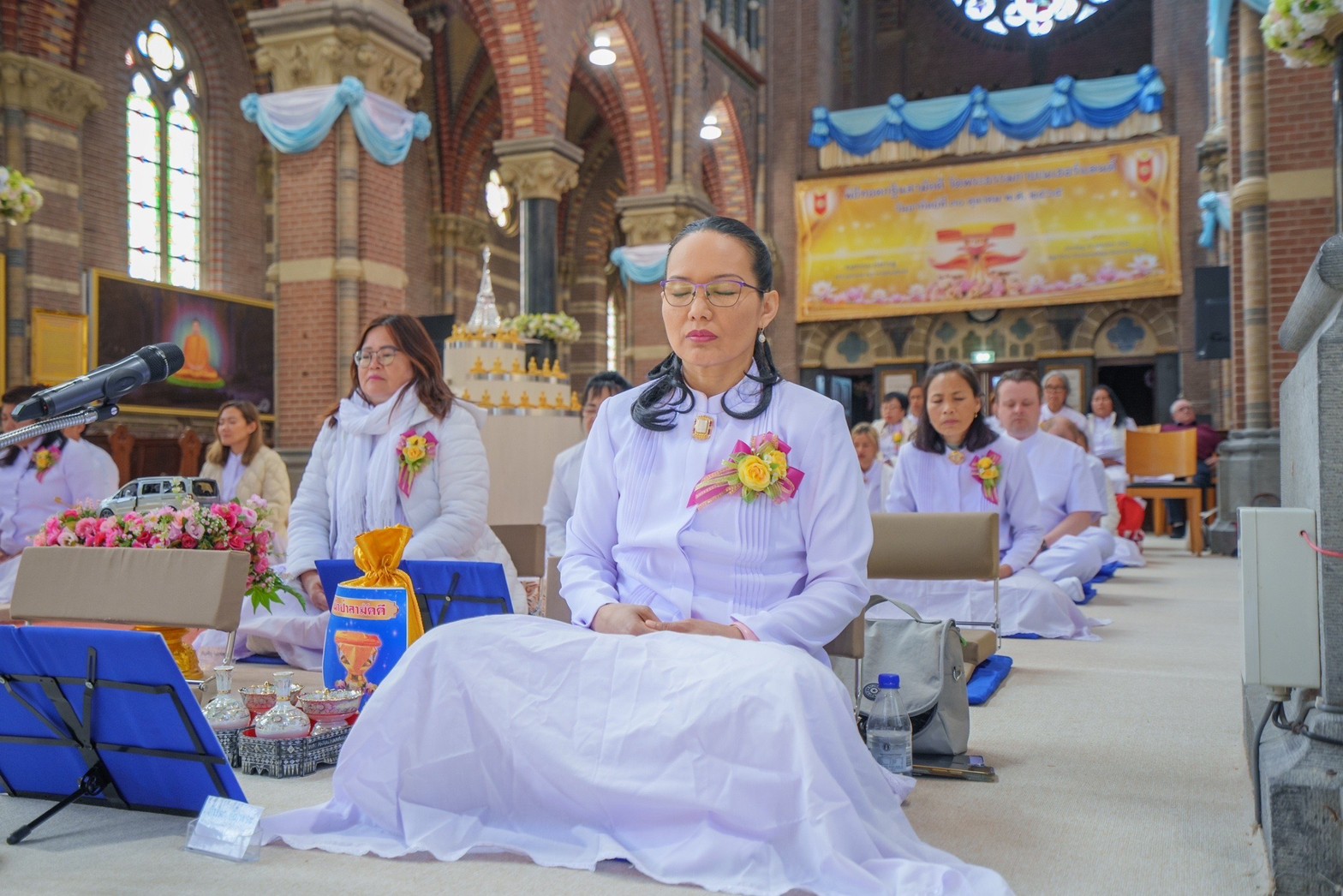 วัดพระธรรมกายเนเธอร์แลนด์ จัดพิธีบูชาข้าวพระ