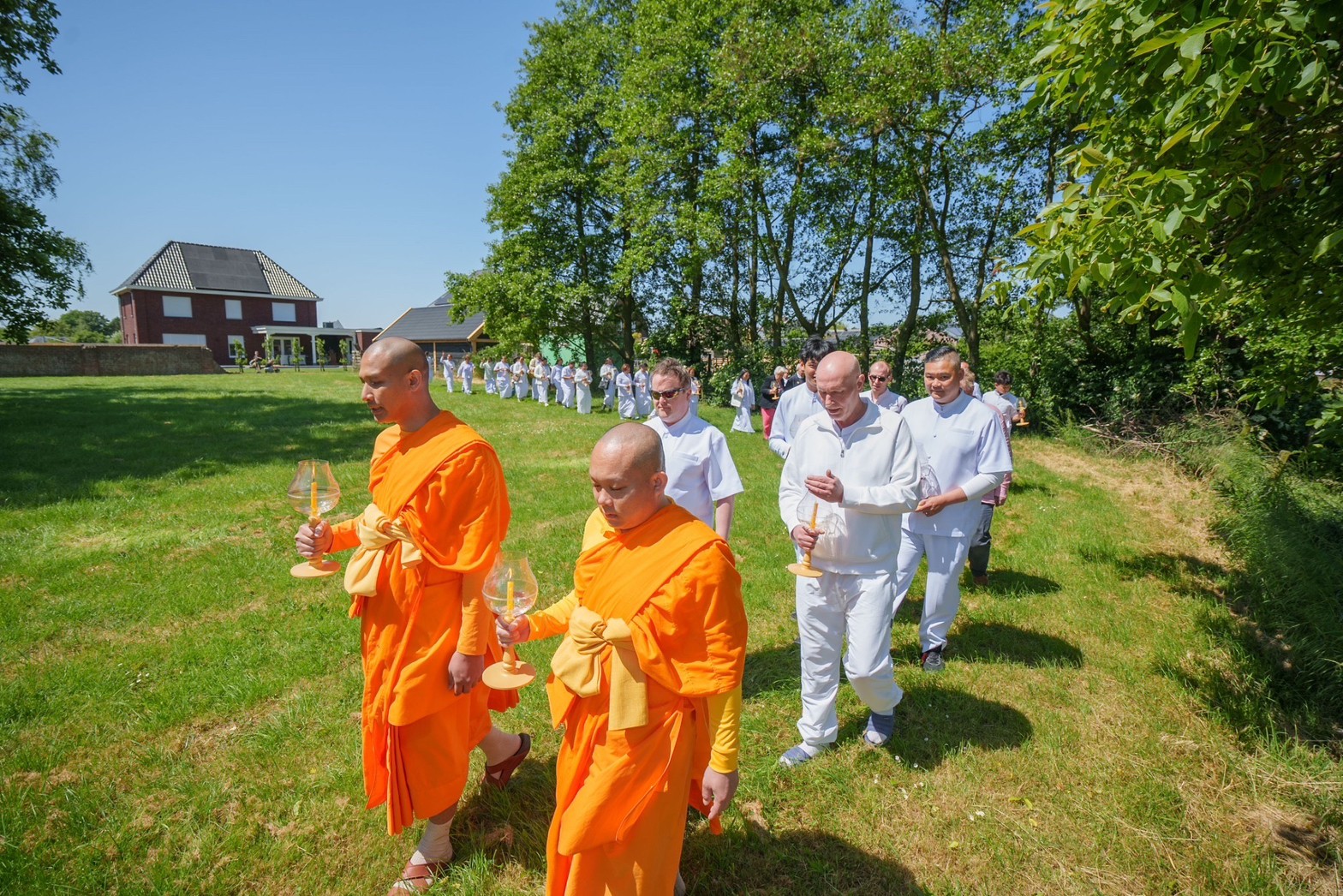 วัดพระธรรมกายเนเธอร์แลนด์ จัดพิธีบูชาข้าวพระ