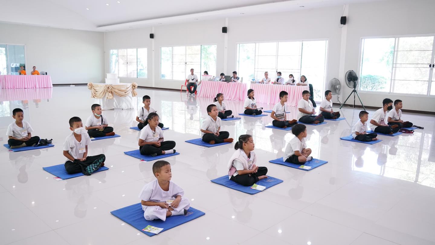 นักเรียนโรงเรียนบ้านไผ่ใหญ่ จังหวัดลพบุรี เข้าร่วมอบรมศีลธรรม