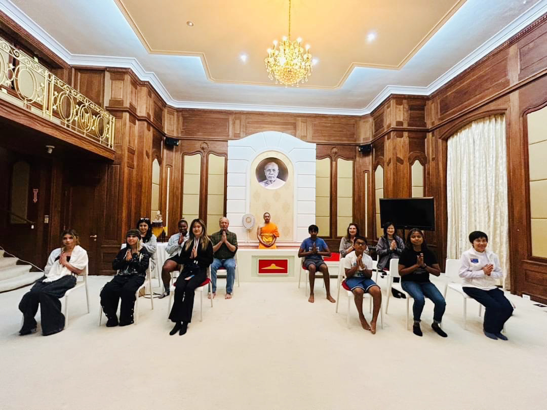 วัดพระธรรมกายแคลิฟอร์เนีย จัดกิจกรรมฝึกนั่งสมาธิให้กับชาวท้องถิ่น วัดพระธรรมกายแคลิฟอร์เนีย จัดกิจกรรมฝึกนั่งสมาธิให้กับชาวท้องถิ่น