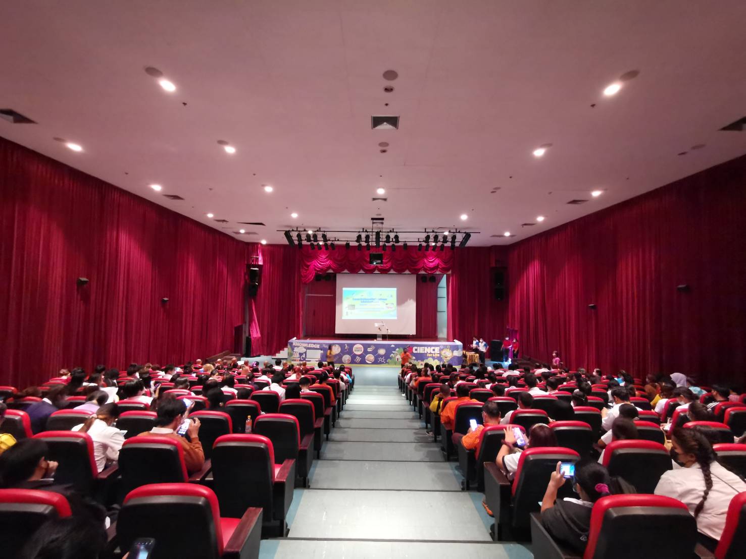 ทีมงานโรงเรียนพระปริยัติธรรม ร่วมงานมหกรรมวิชาการโครงการส่งเสริมความเป็นเลิศทางวิชาการ