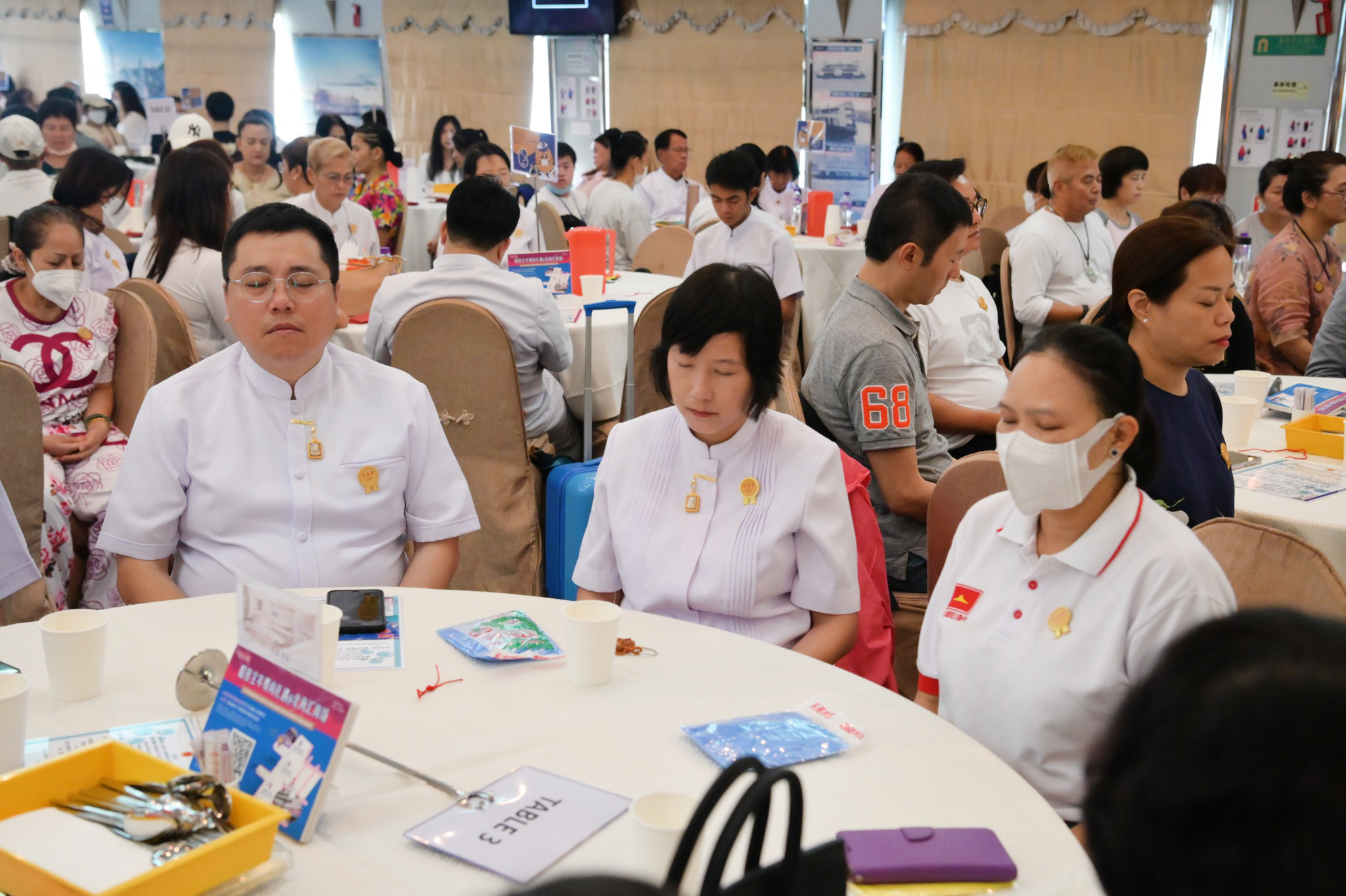 วัดพระธรรมกายฮ่องกง จัดพิธีปล่อยปลาบนเรือใหญ่บนอ่าวฮ่องกง