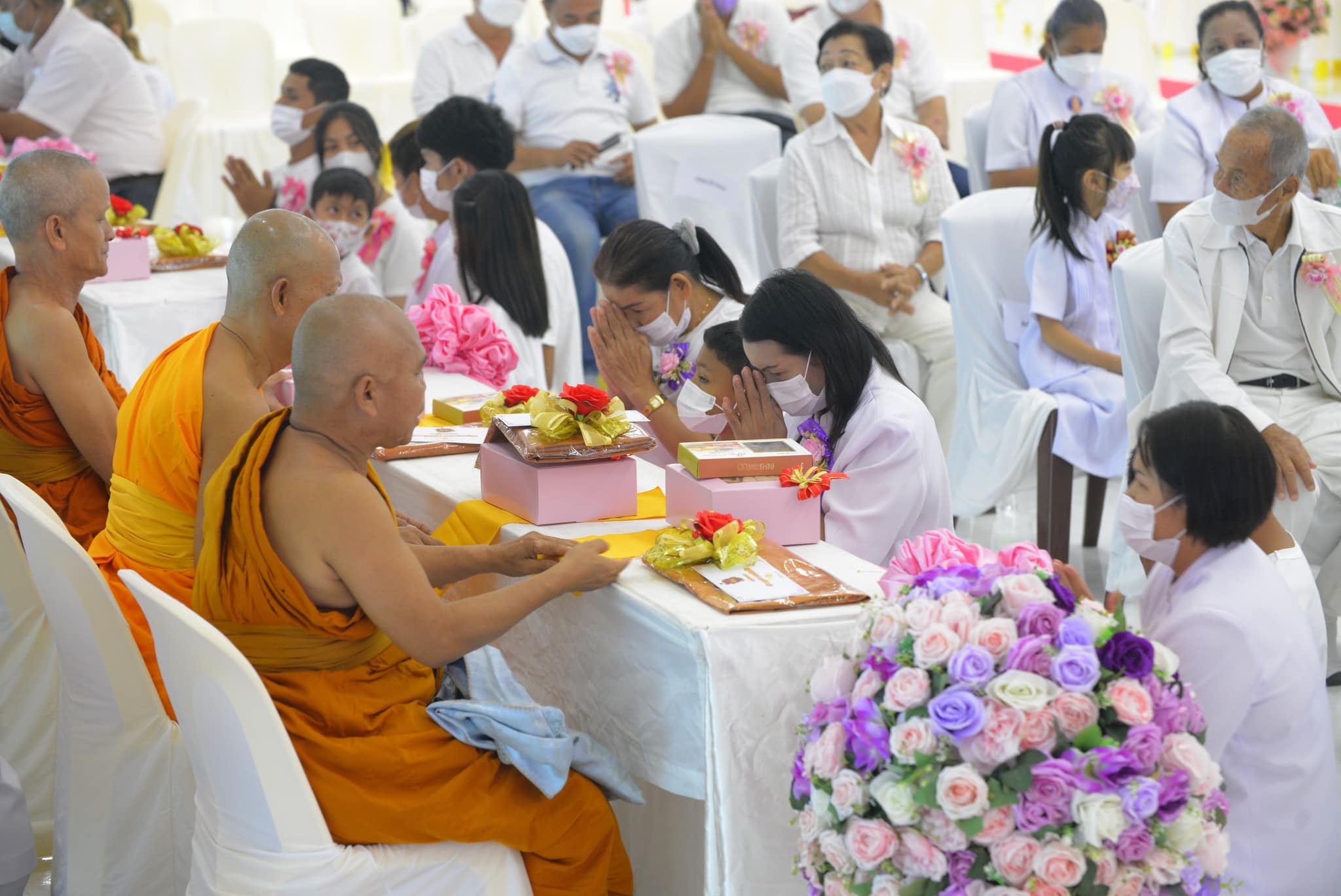 พิธีถวายสังฆทาน 85 รูป และพิธีทอดผ้าป่ายกช่อฟ้าดวงแก้ว วิหารพระมงคลเทพมุนี สด จนฺทสโร
