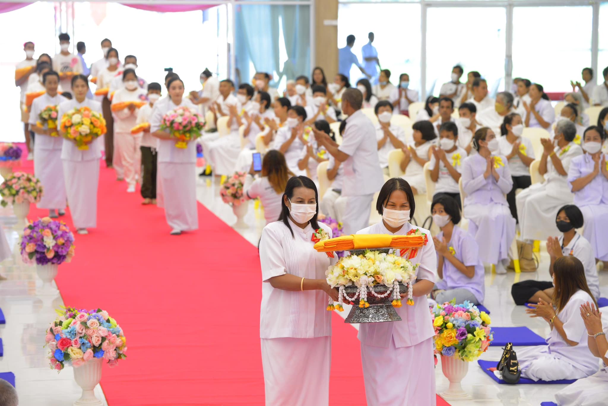 พิธีถวายสังฆทาน 85 รูป และพิธีทอดผ้าป่ายกช่อฟ้าดวงแก้ว วิหารพระมงคลเทพมุนี สด จนฺทสโร
