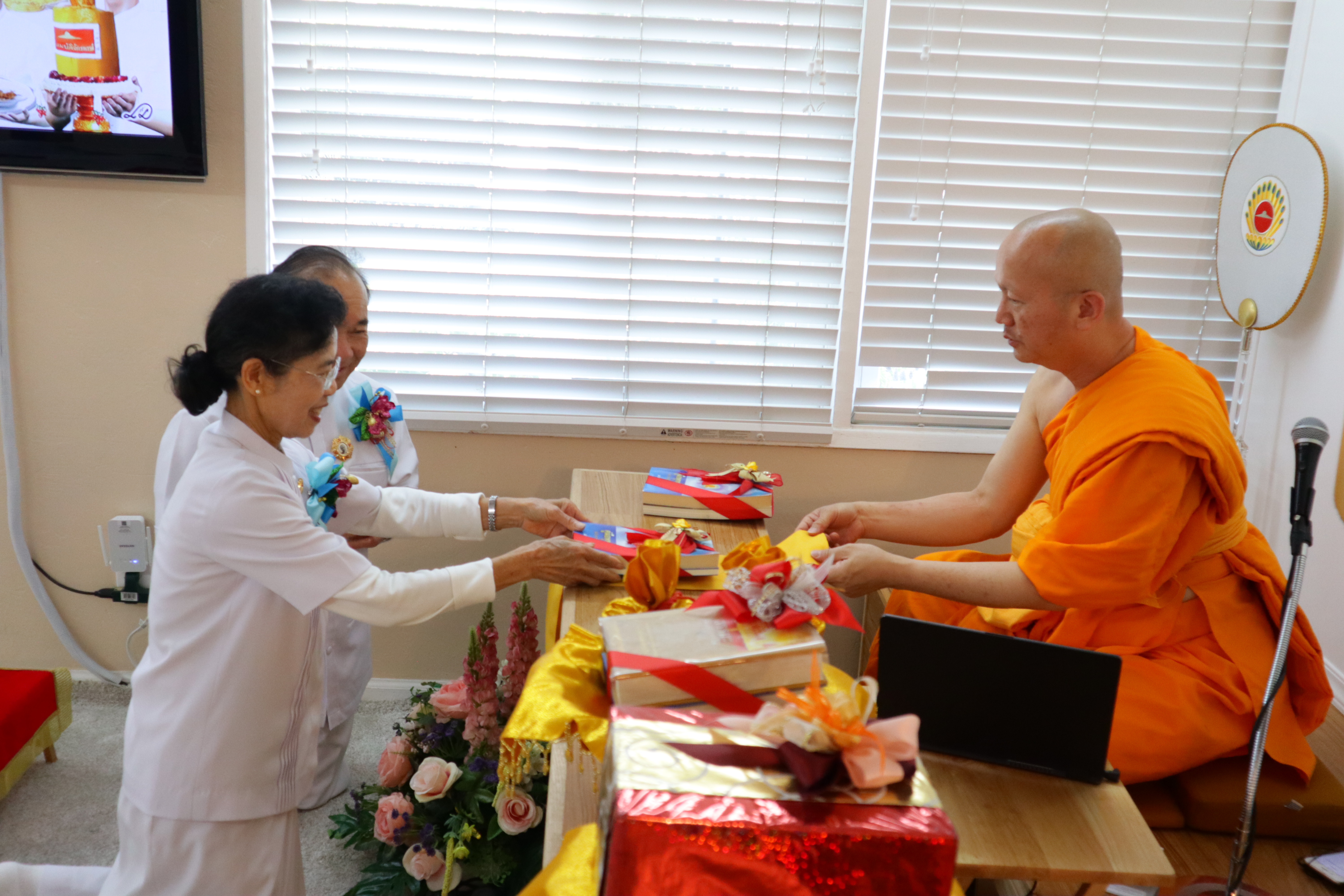 วัดภาวนาซานดิเอโก จัดพิธีถวายกองบุญปัญญาบารมี
