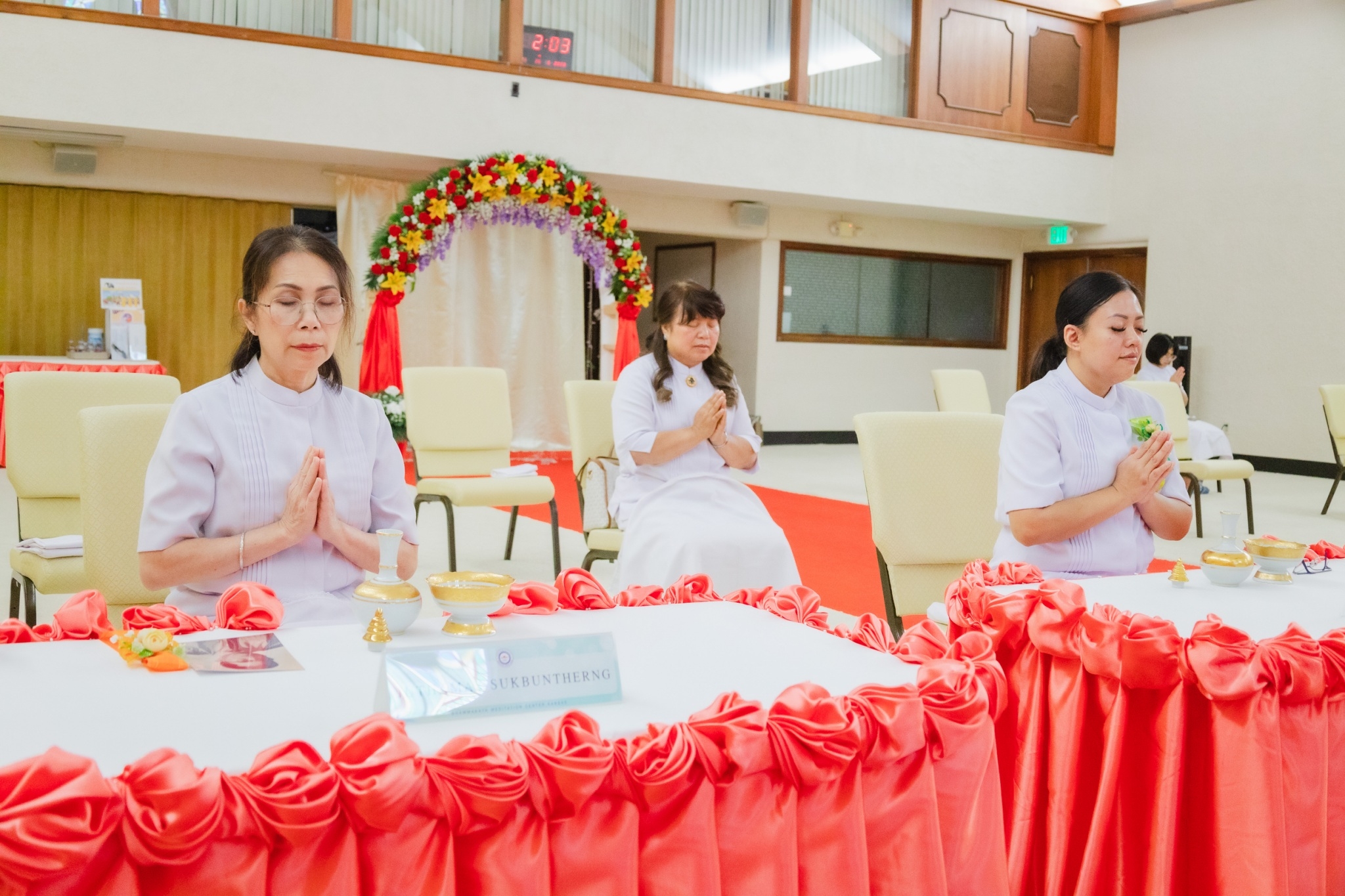 วัดพระธรรมกายแคนซัส จัดพิธีถวายกองบุญยารักษาโรค