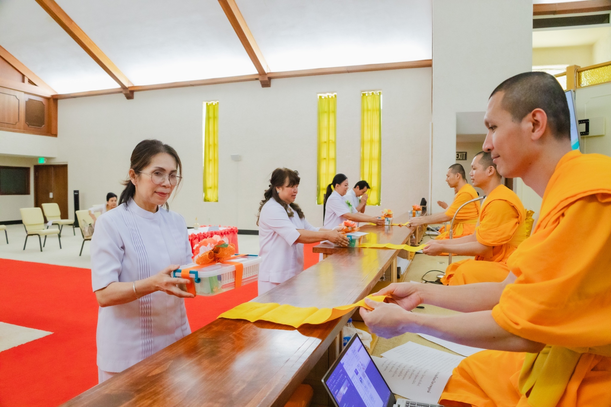 วัดพระธรรมกายแคนซัส จัดพิธีถวายกองบุญยารักษาโรค