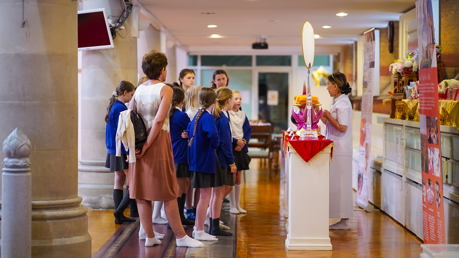 The Hermitage School นำนักเรียนมาเรียนรู้สมาธิ ณ วัดพระธรรมกายลอนดอน