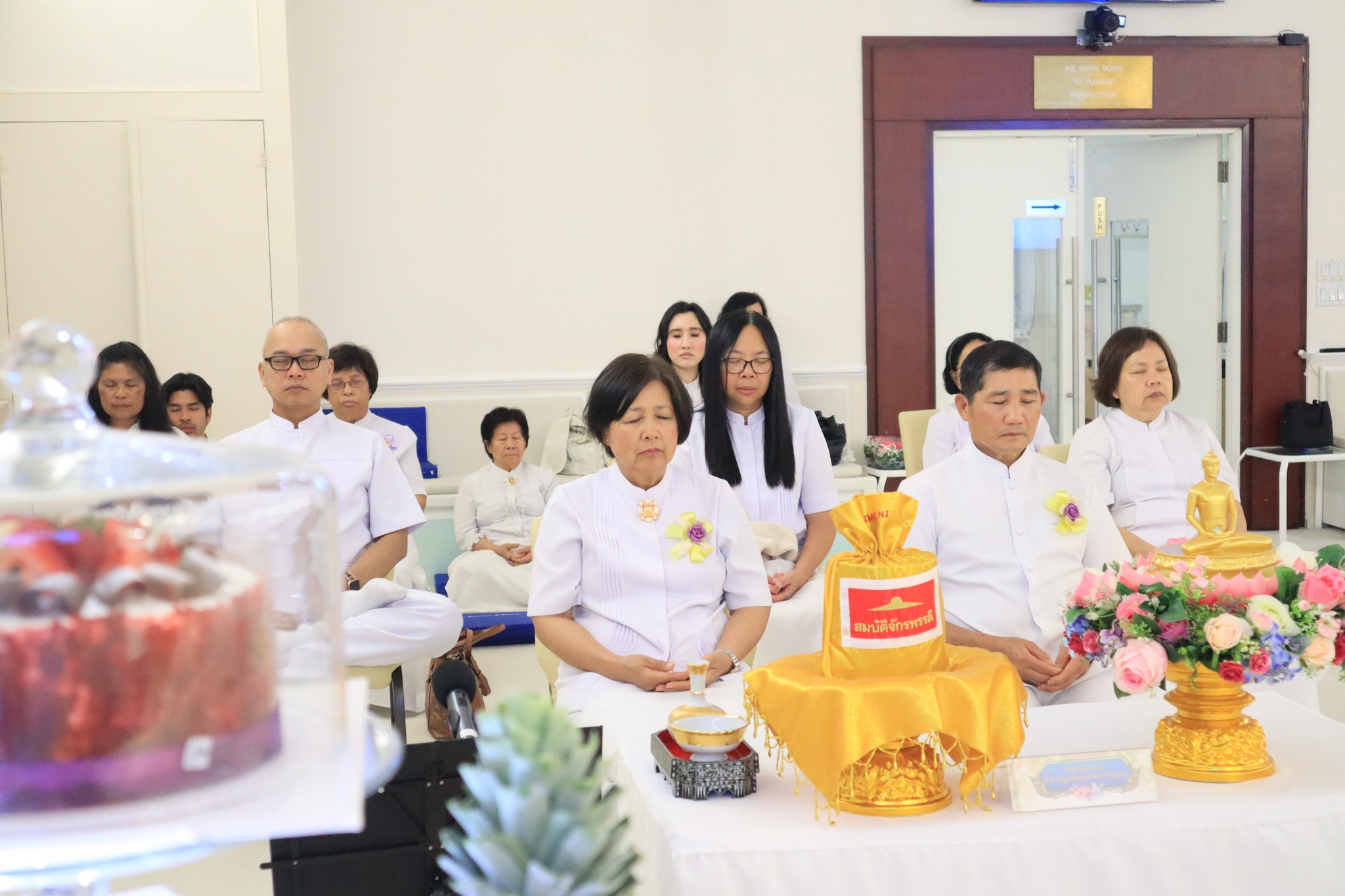 วัดพระธรรมกายนิวเจอร์ซี จัดพิธีบูชาข้าวพระ