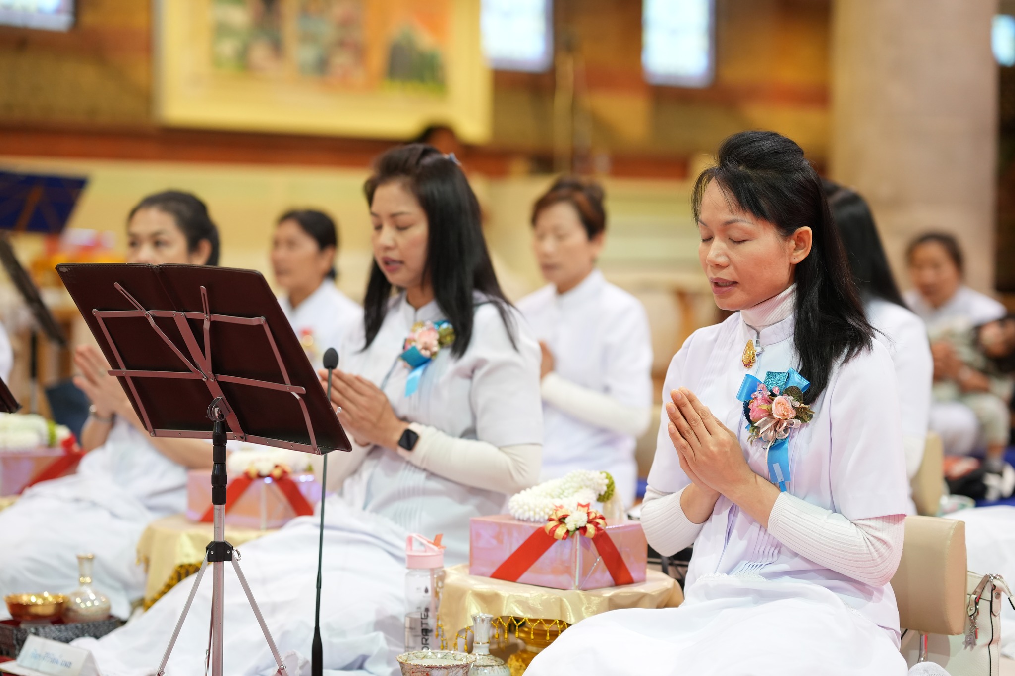 วัดพระธรรมกายลอนดอน จัดพิธีบูชาข้าวพระ
