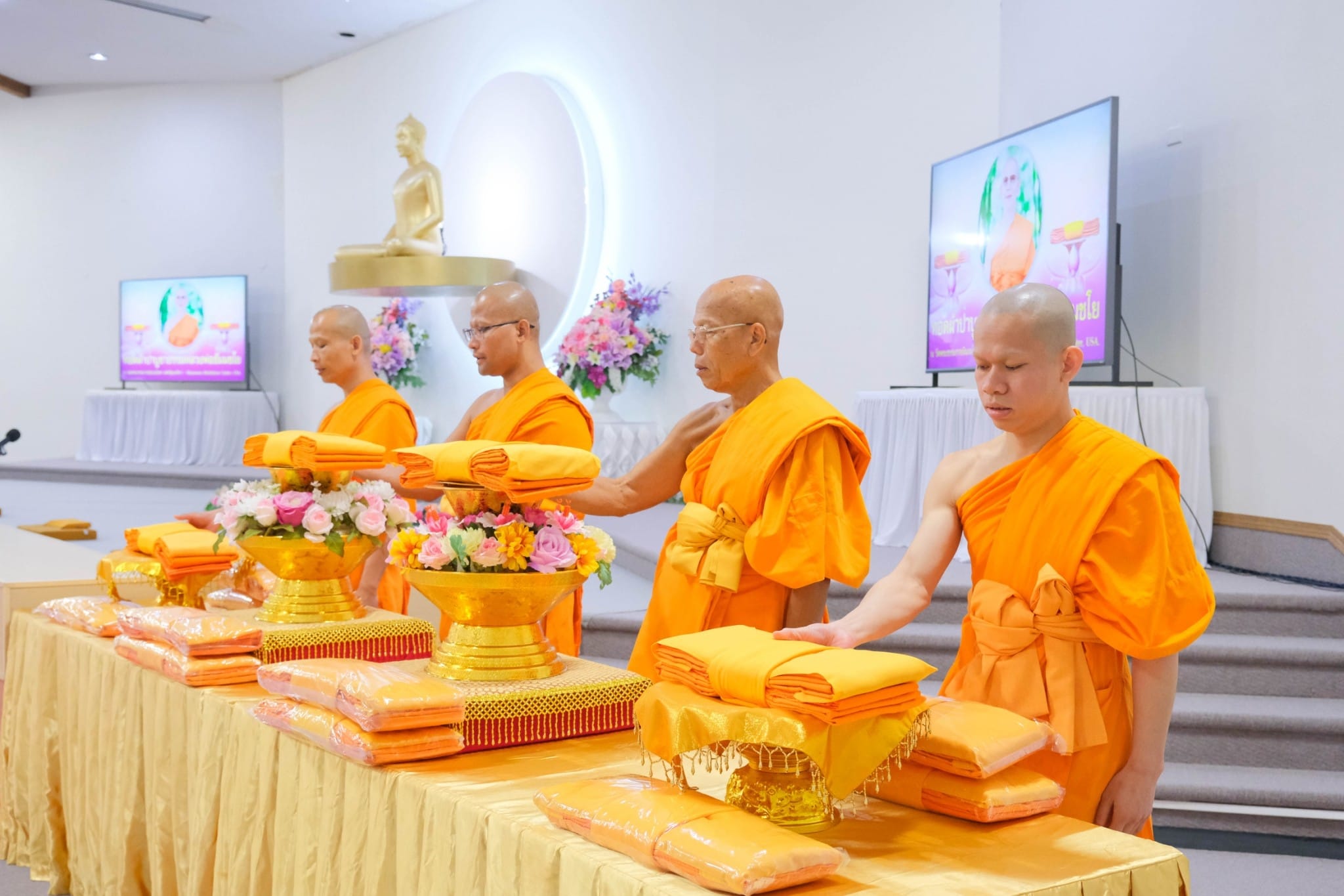 วัดพระธรรมกายมินเนโซตา จัดพิธีบูชาข้าวพระ