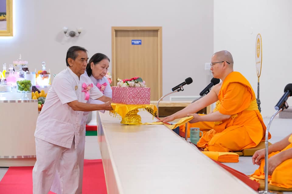 วัดพระธรรมกายมินเนโซตา จัดพิธีบูชาข้าวพระ