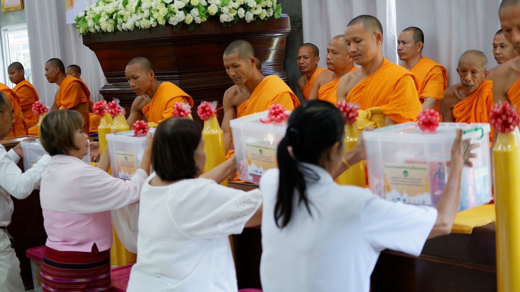 ศูนย์ปฏิบัติธรรมดอยหล่อ จัดพิธีถวายและรับมอบเทียนพรรษา น้อมถวาย 177 วัด จว.ชายแดนภาคเหนือ