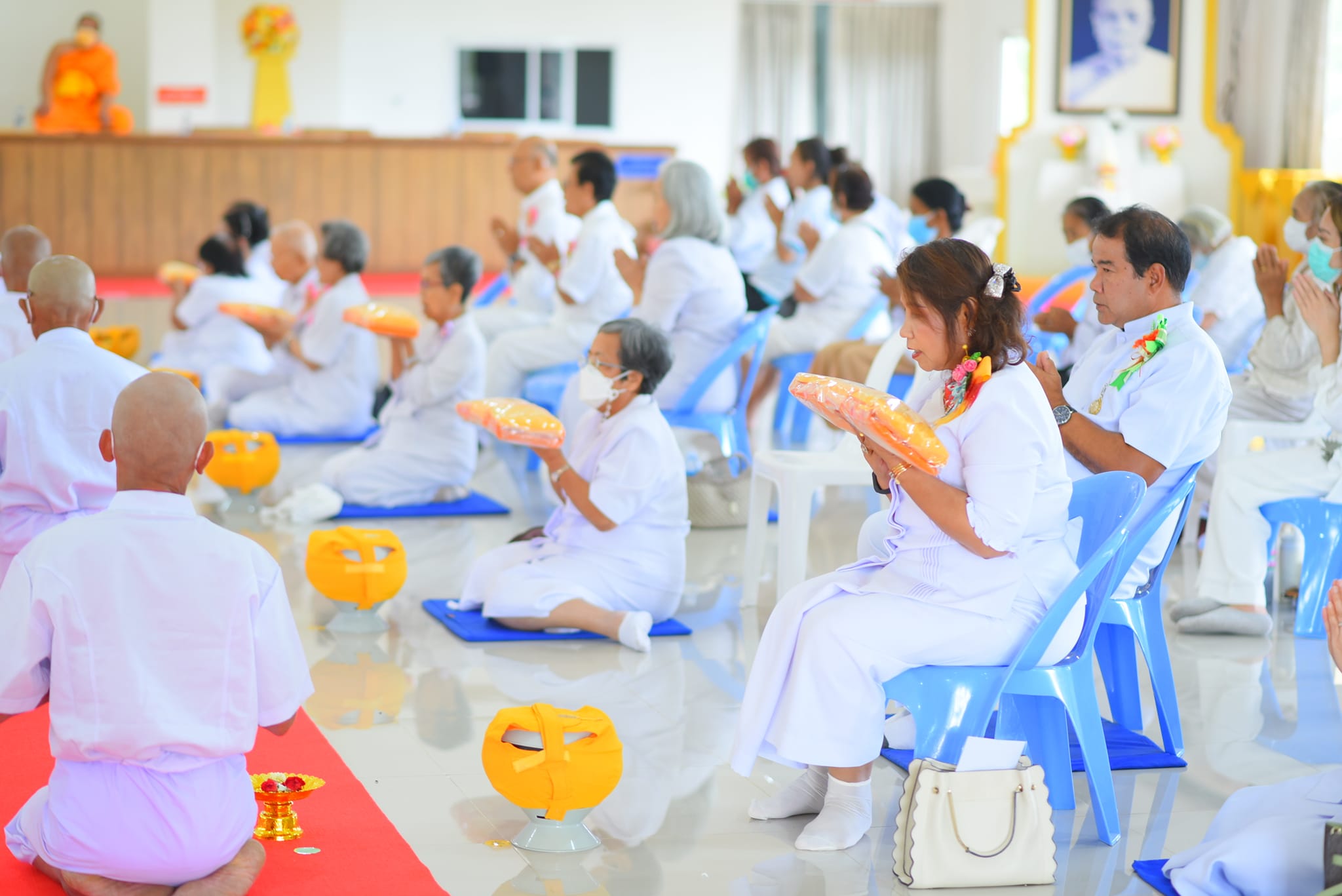 ศูนย์ปฏิบัติธรรมพนมสารคาม เพชรตะวัน จัดพิธีตัดปอยผม รุ่นเข้าพรรษา