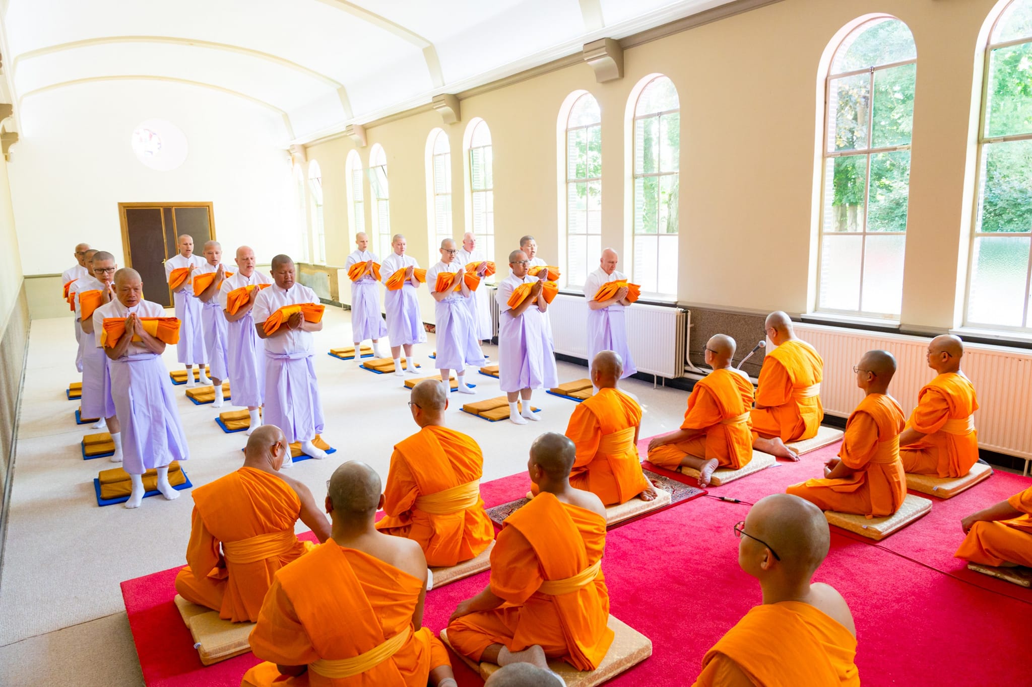 วัดพระธรรมกายในทวีปยุโรป จัดอุปสมบทนานาชาติ 9 ประเทศ