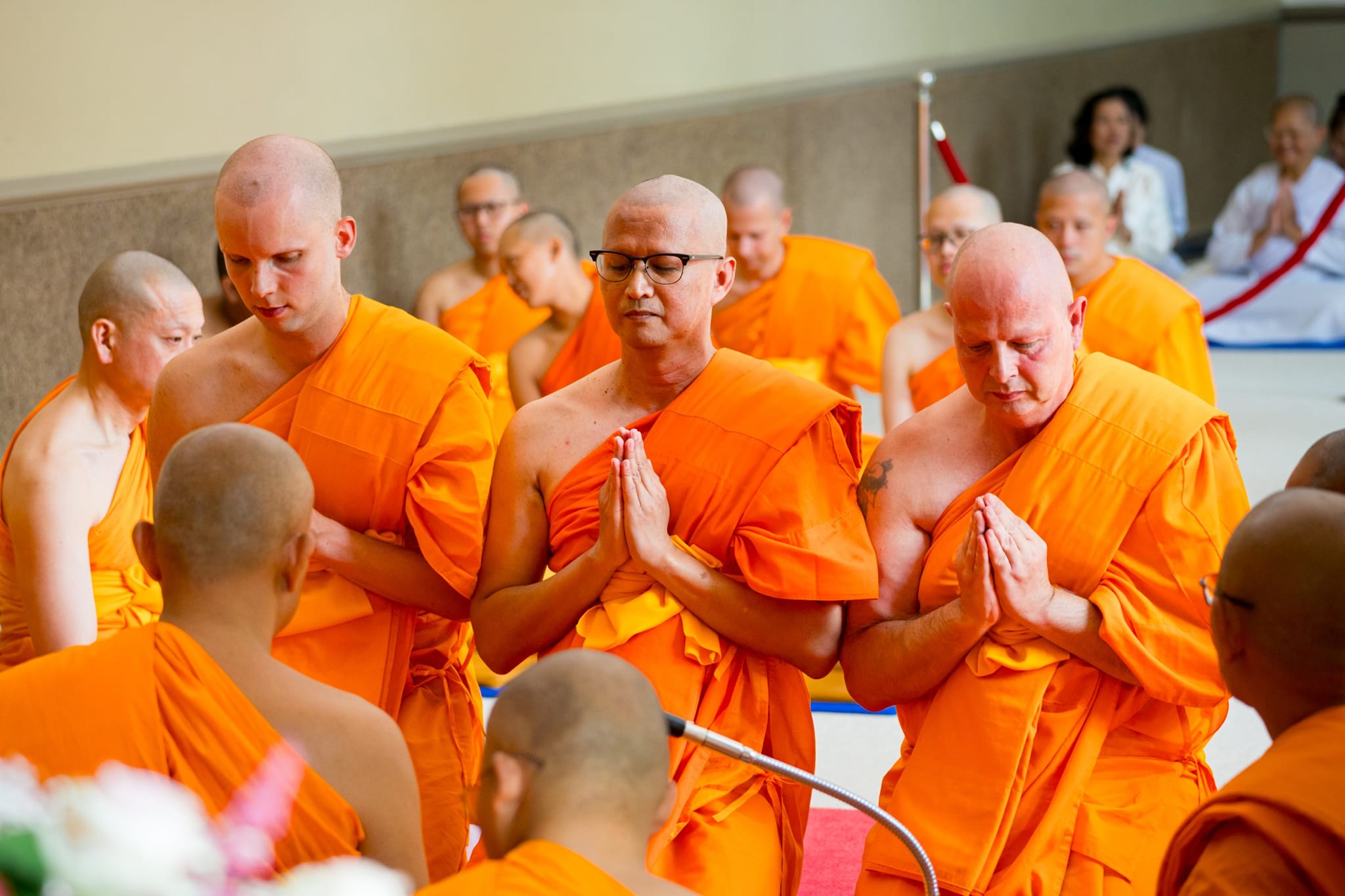 วัดพระธรรมกายในทวีปยุโรป จัดอุปสมบทนานาชาติ 9 ประเทศ