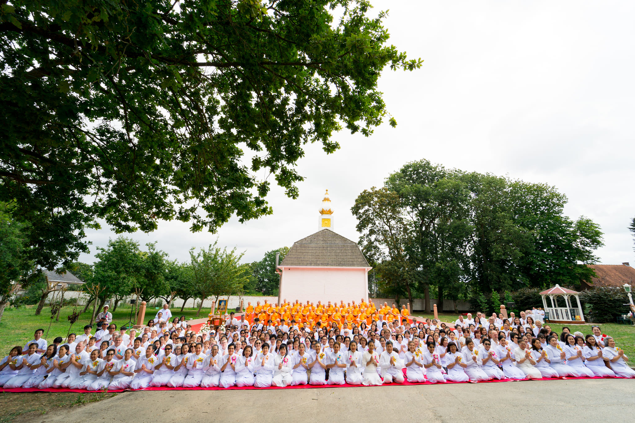 วัดพระธรรมกายในทวีปยุโรป จัดอุปสมบทนานาชาติ 9 ประเทศ