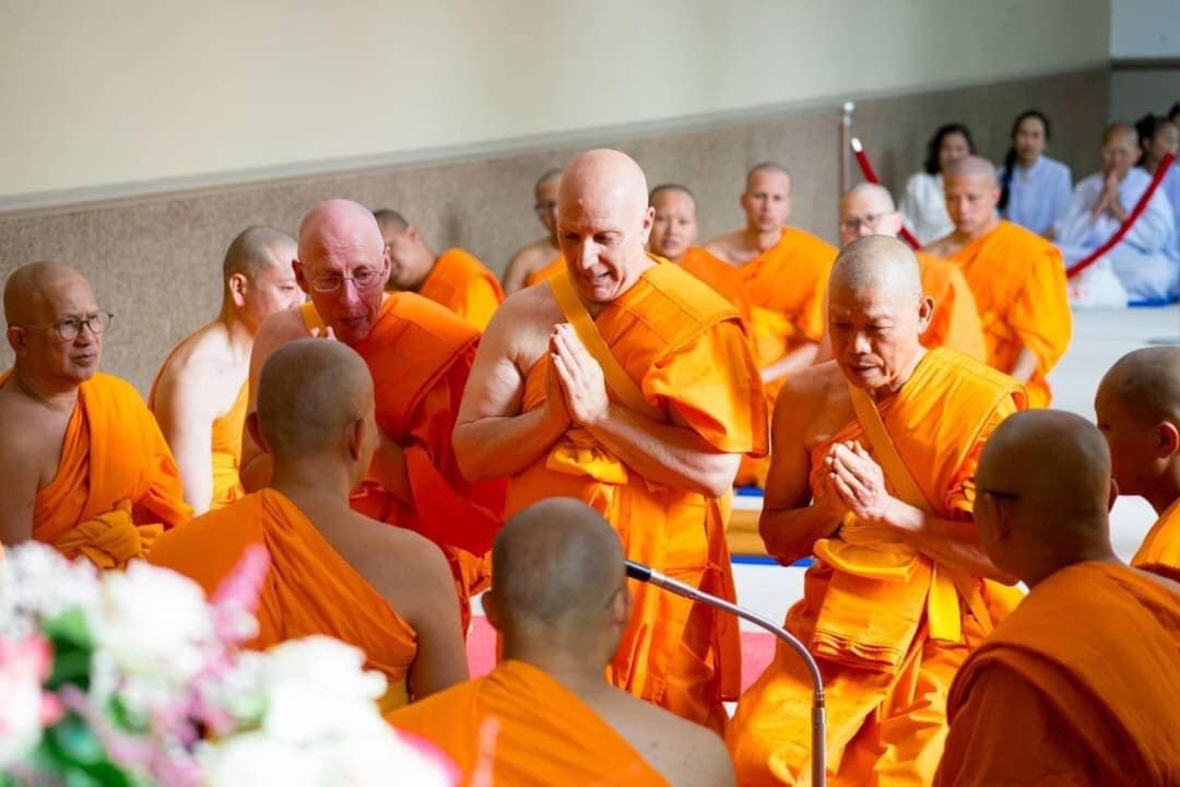 สื่อท้องถิ่นเบลเยี่ยมเสนอข่าวบวชพระ ณ วัดพระธรรมกายเบเนลักซ์