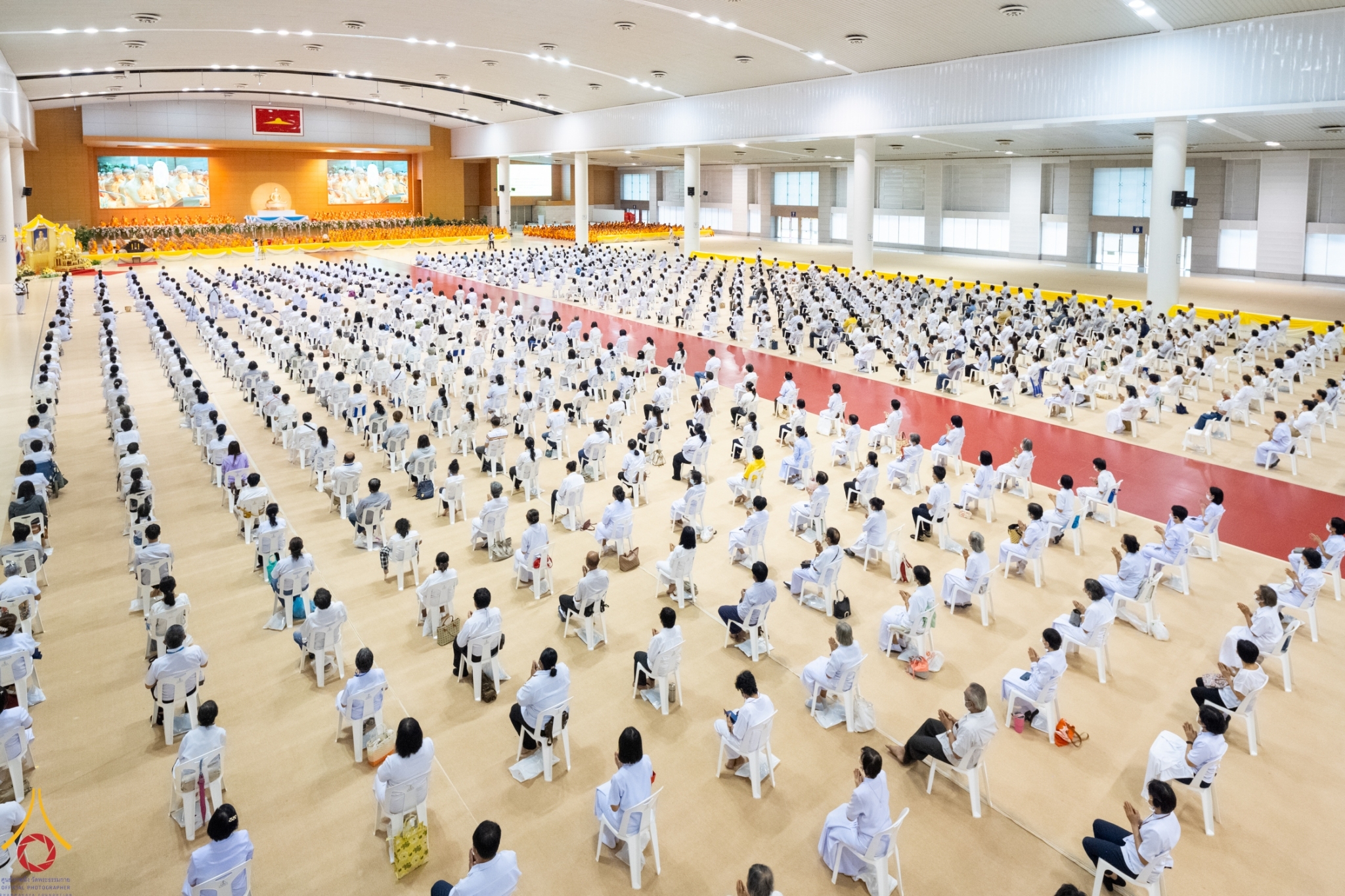 วัดพระธรรมกาย จัดพิธีเจริญพระพุทธมนต์ถวายเป็นพระราชกุศล