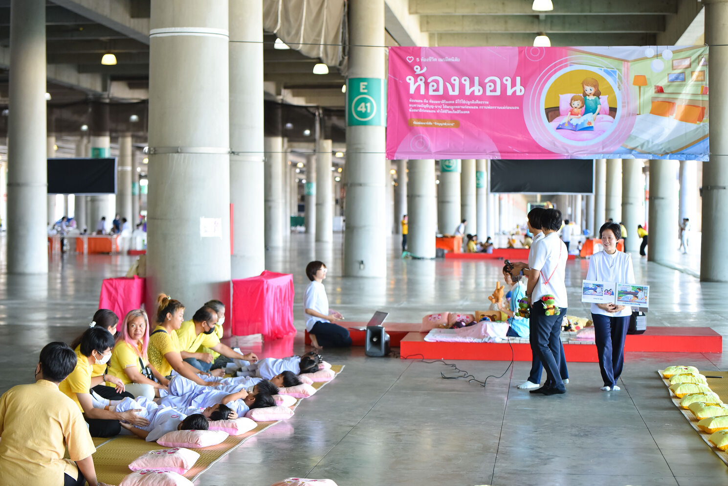 อบต.คลองสาม ร่วมกับวัดพระธรรมกาย จัดอบรมพลังความดีสากล UG5 เสกลูก ให้เป็น ลูกแก้ว