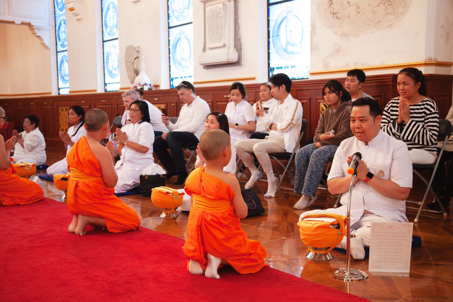 วัดพระธรรมกายนิวคาสเซิล จัดพิธีบรรพชาสามเณร 9 รูป