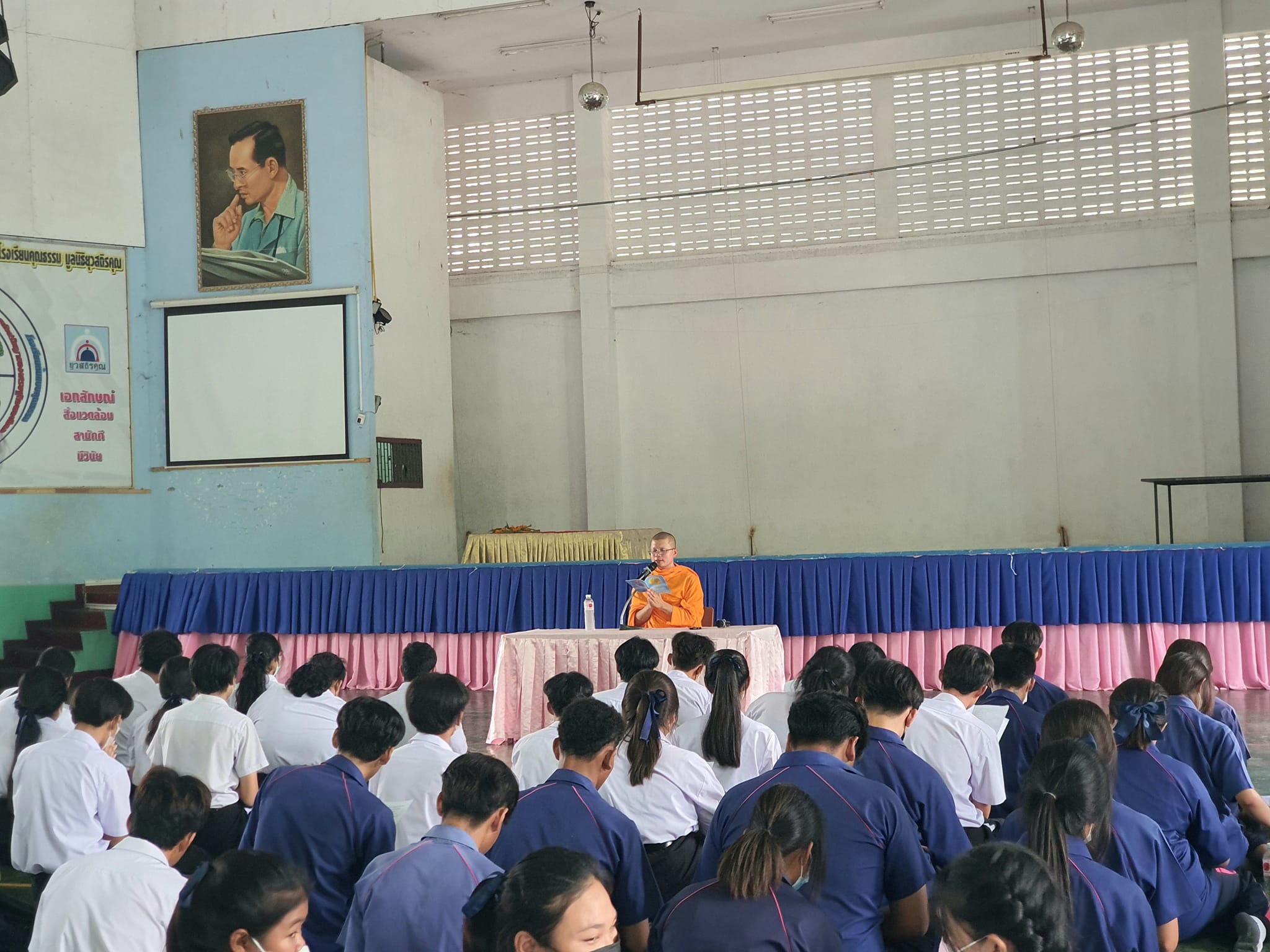 พระอาจารย์จากธุดงคสถานชัยบาดาล บรรยายธรรมะให้กับนักเรียน โรงเรียนชัยบาดาลพิทยาคม