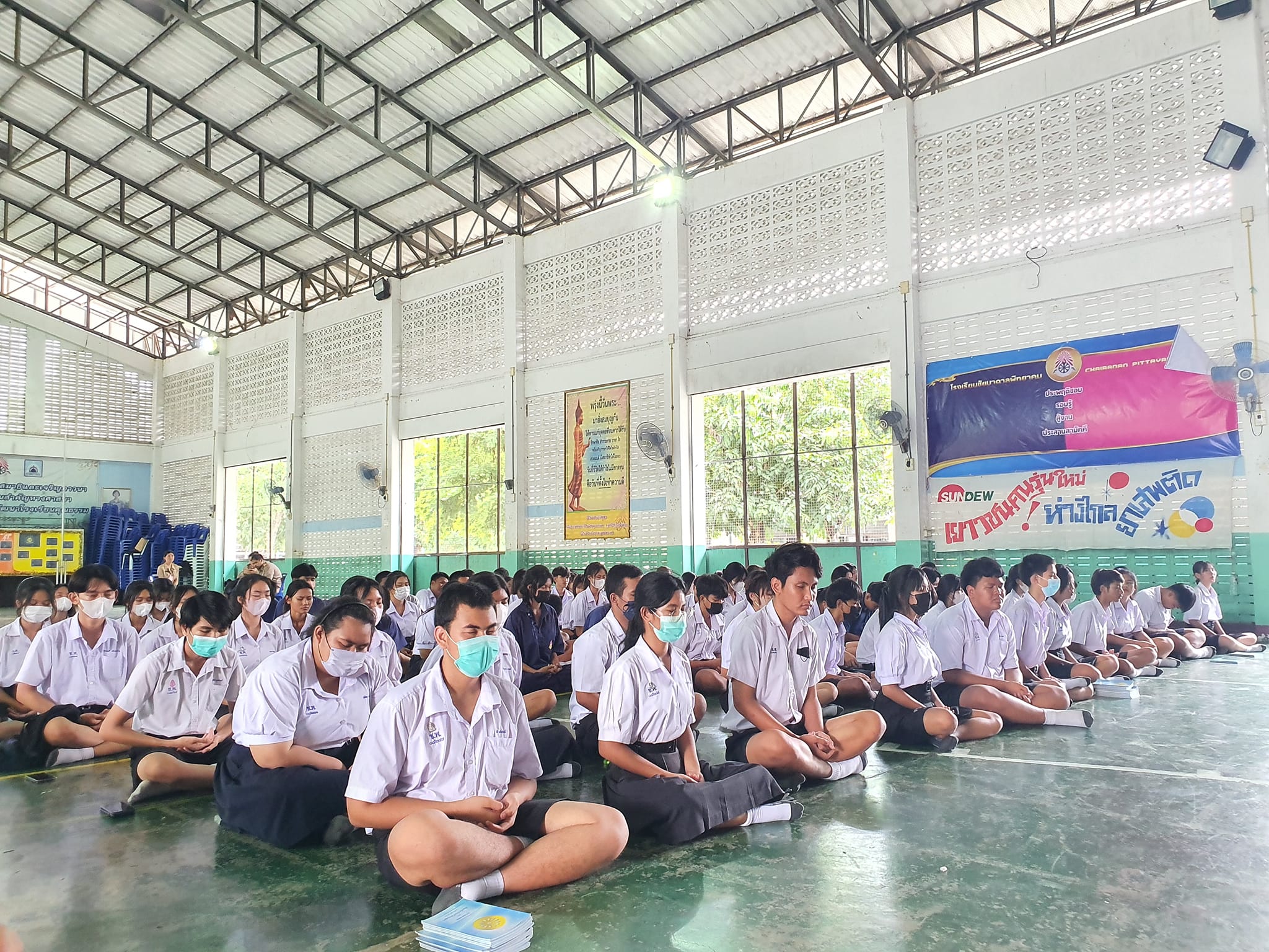 พระอาจารย์จากธุดงคสถานชัยบาดาล บรรยายธรรมะให้กับนักเรียน โรงเรียนชัยบาดาลพิทยาคม