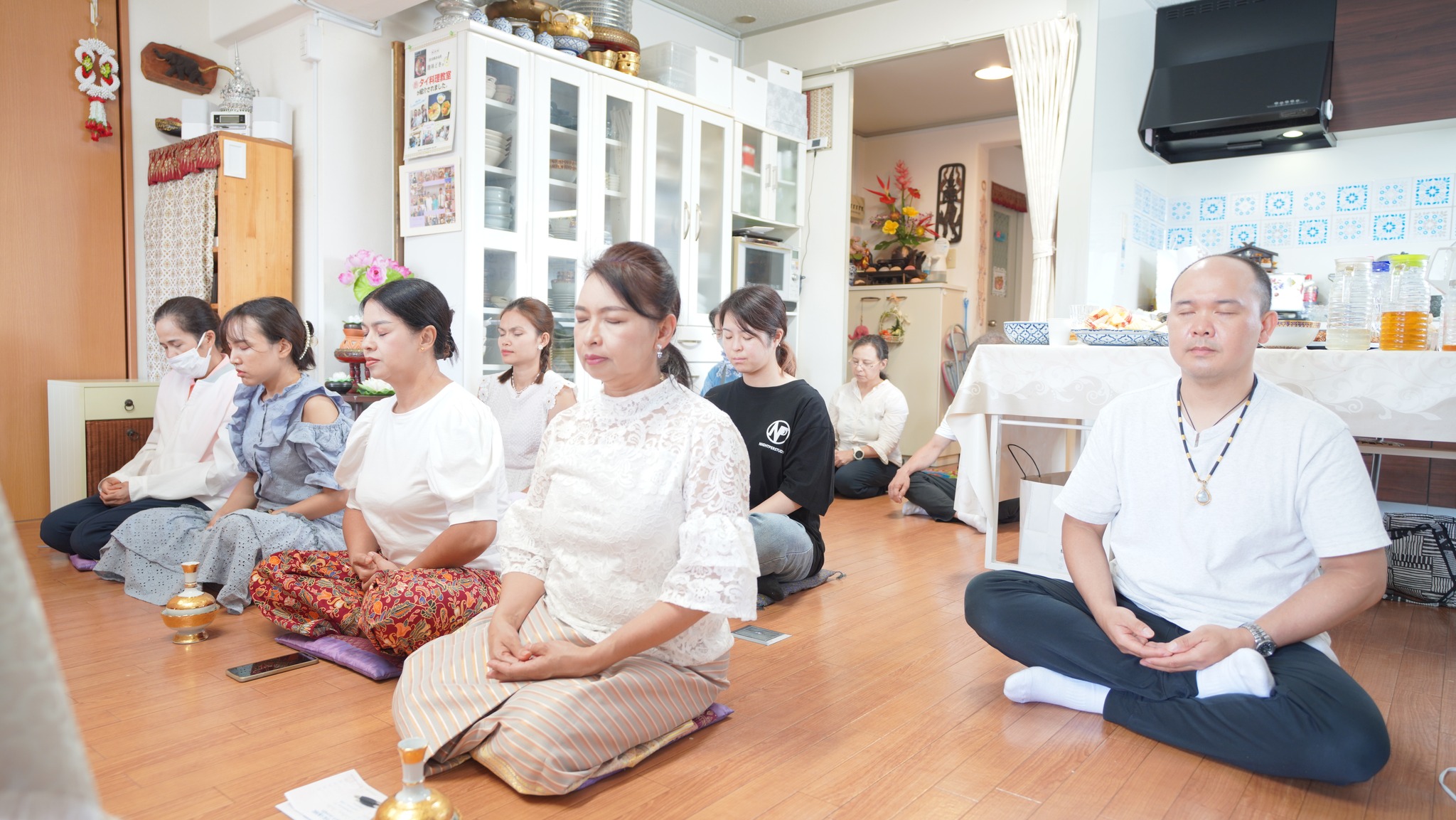 วัดพระธรรมกายโอซาก้า เจริญพระพุทธมนต์ ณ โรงเรียนศูนย์วัฒนธรรมไทย