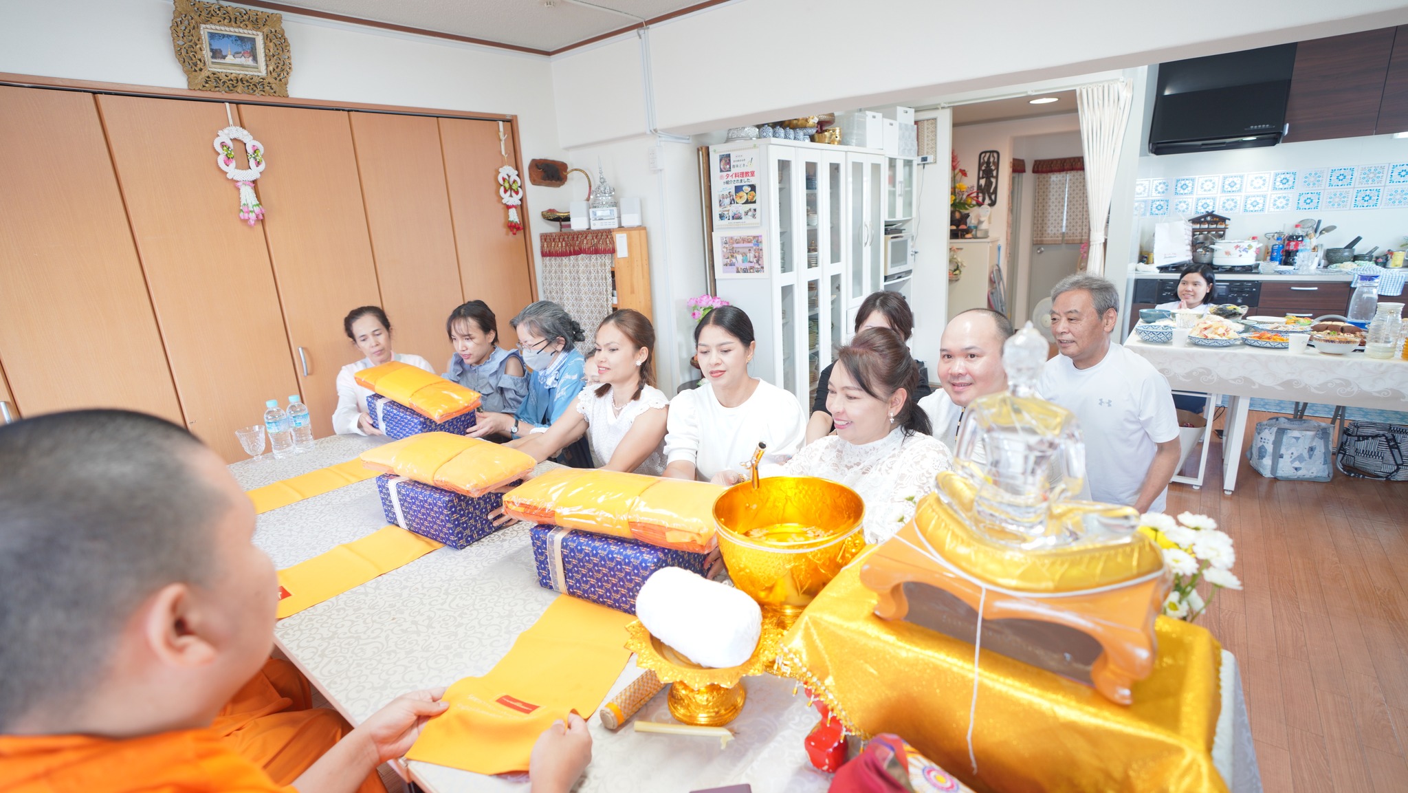 วัดพระธรรมกายโอซาก้า เจริญพระพุทธมนต์ ณ โรงเรียนศูนย์วัฒนธรรมไทย