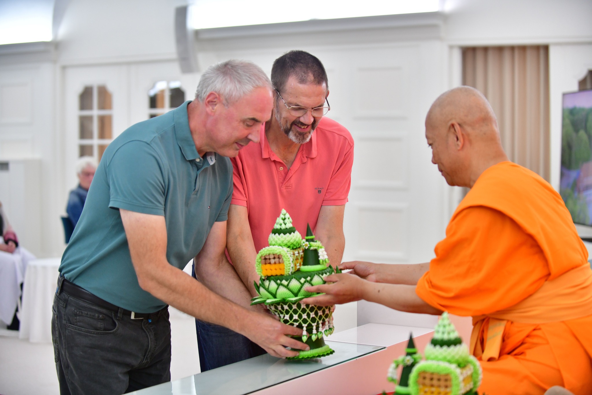 สมาชิกสมาคม Rotary มาเรียนรู้พระพุทธศาสนา ณ วัดพระธรรมกายคอร์ซัวร์ ลุสท์สโกว