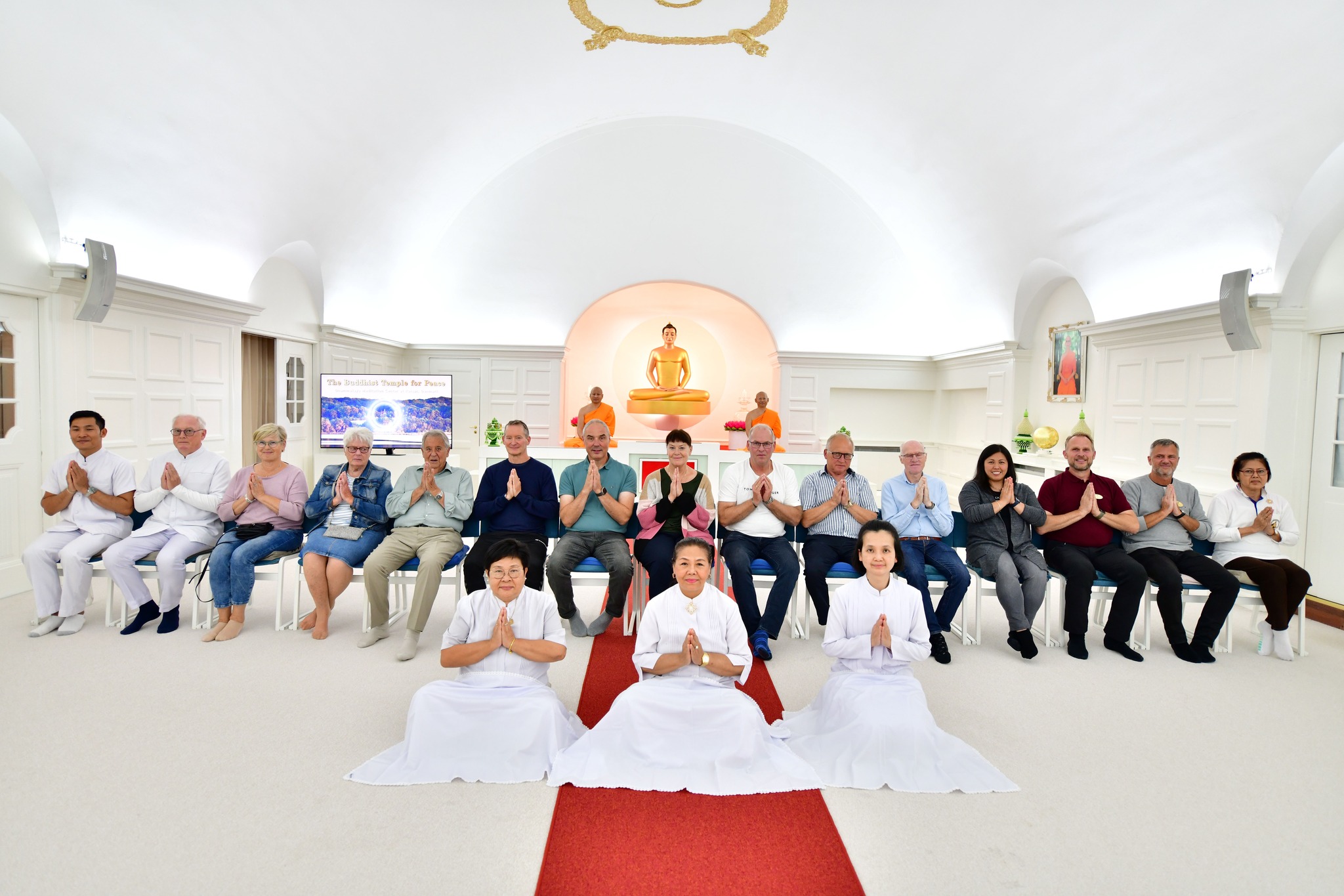สมาชิกสมาคม Rotary มาเรียนรู้พระพุทธศาสนา ณ วัดพระธรรมกายคอร์ซัวร์ ลุสท์สโกว