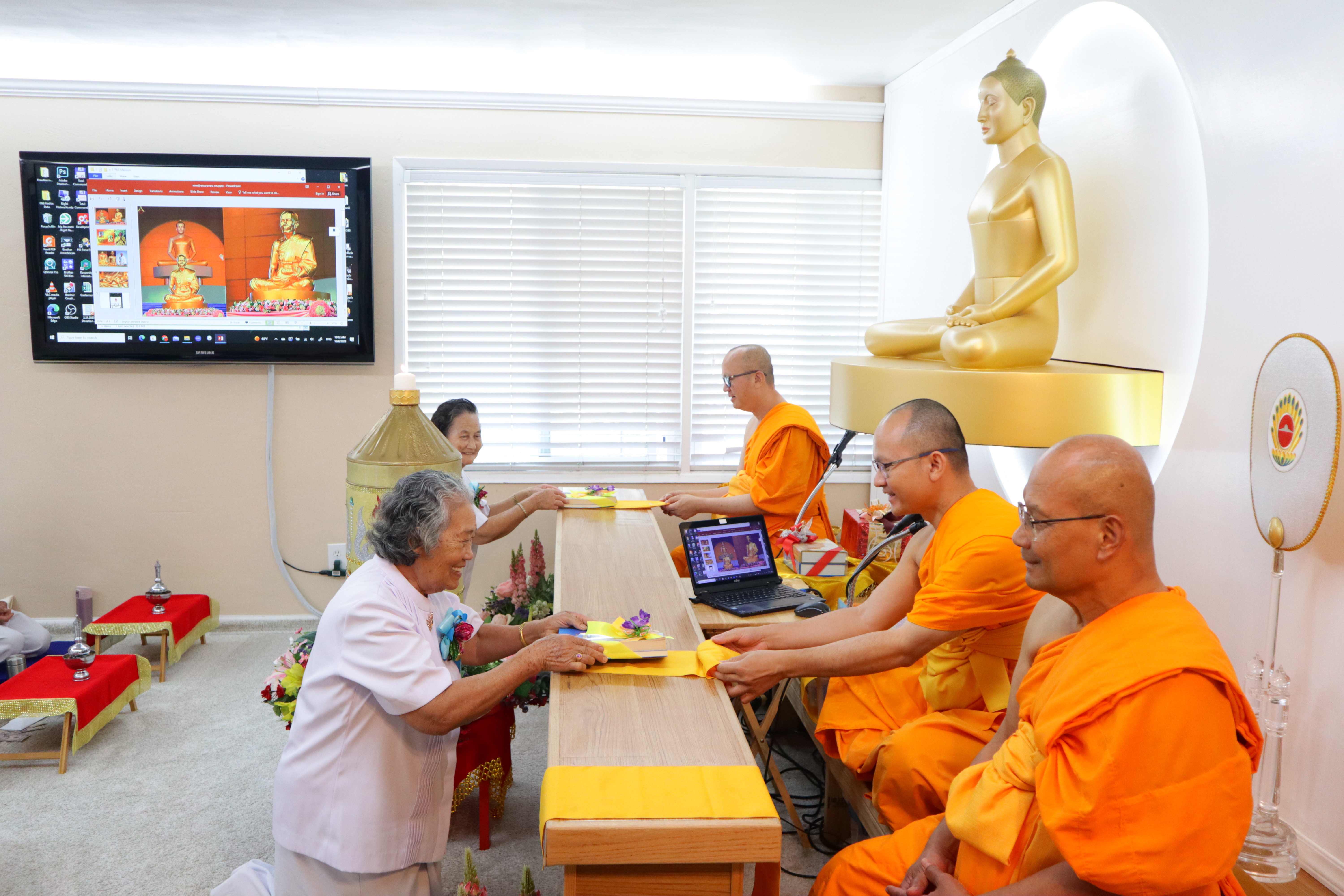 วัดภาวนาซานดิเอโก จัดพิธีถวายกองบุญปัญญาบารมี