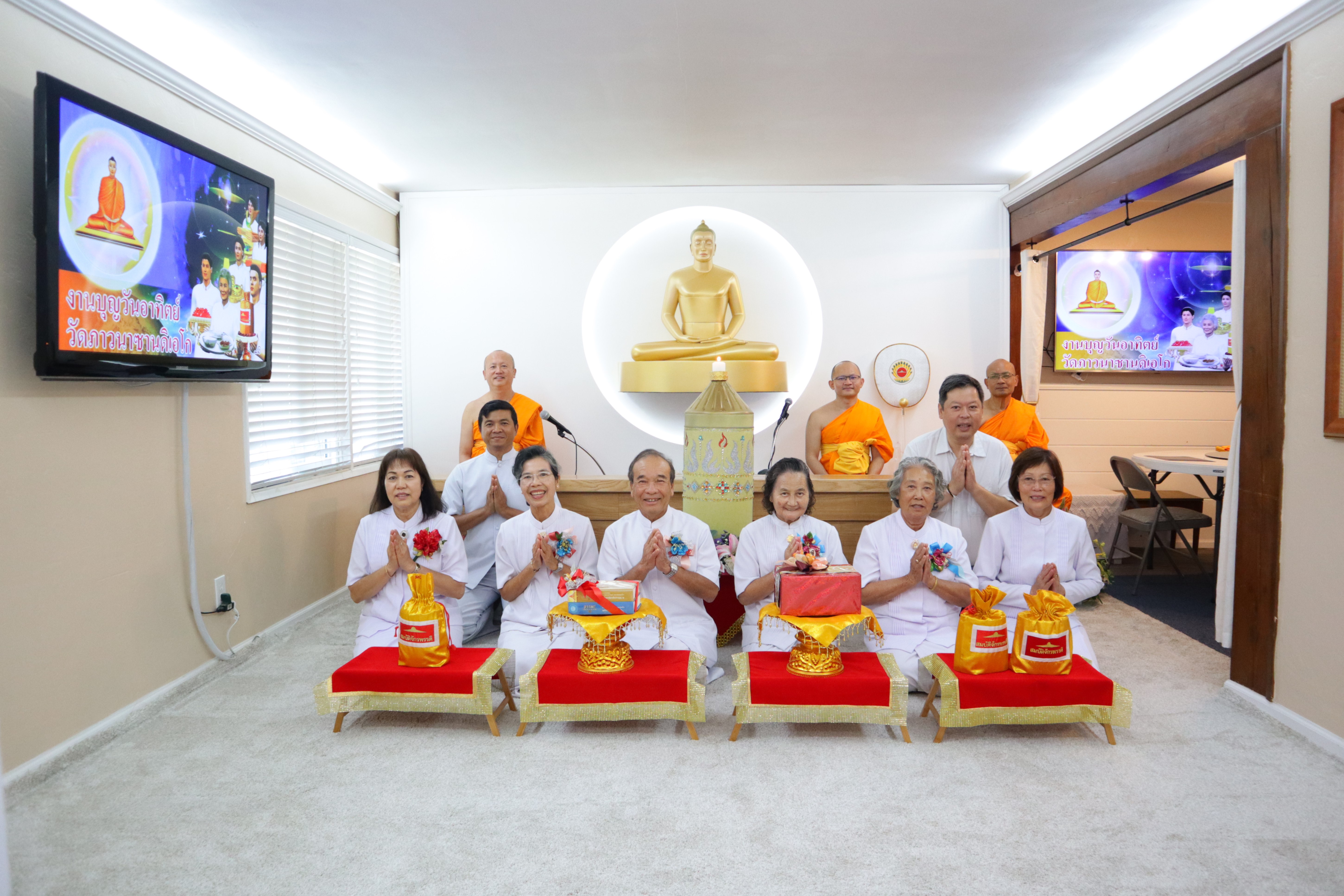 วัดภาวนาซานดิเอโก จัดพิธีถวายกองบุญปัญญาบารมี