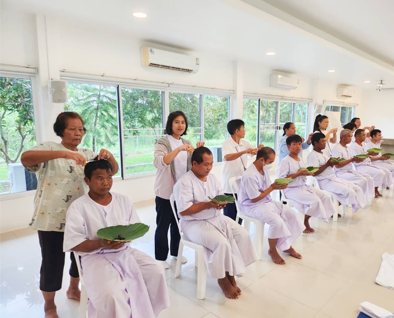 ศูนย์อบรมเยาวชนลาดหลุมแก้ว จัดพิธีตัดปอยผมโครงการอุปสมบทหมู่ธรรมทายาทเดือนตุลาคม