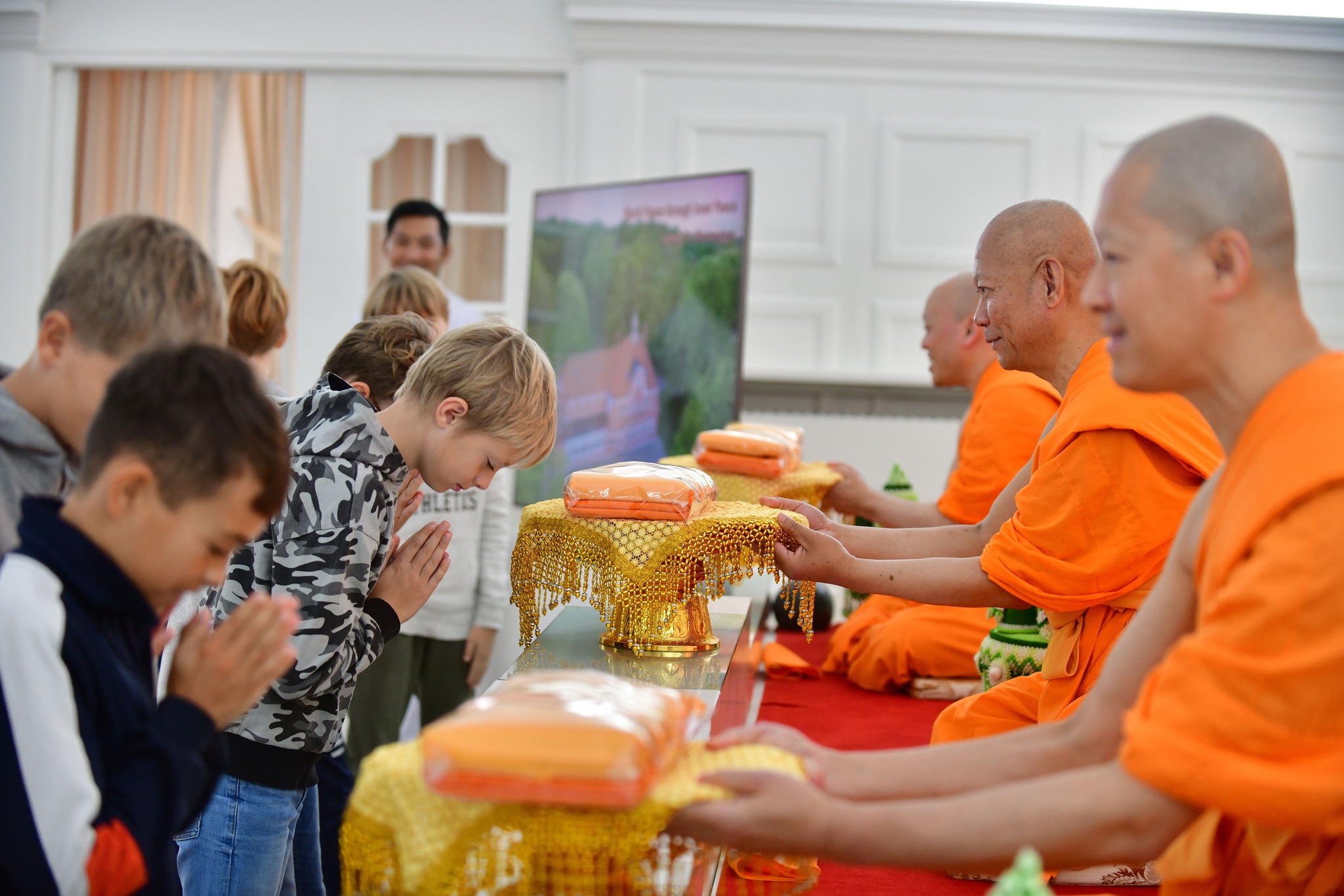 นักเรียนชาวเดนมาร์ก เรียนรู้วัฒนธรรมชาวพุทธ ณ วัดพระธรรมกายคอร์ซัวร์ ลุสท์สโกว