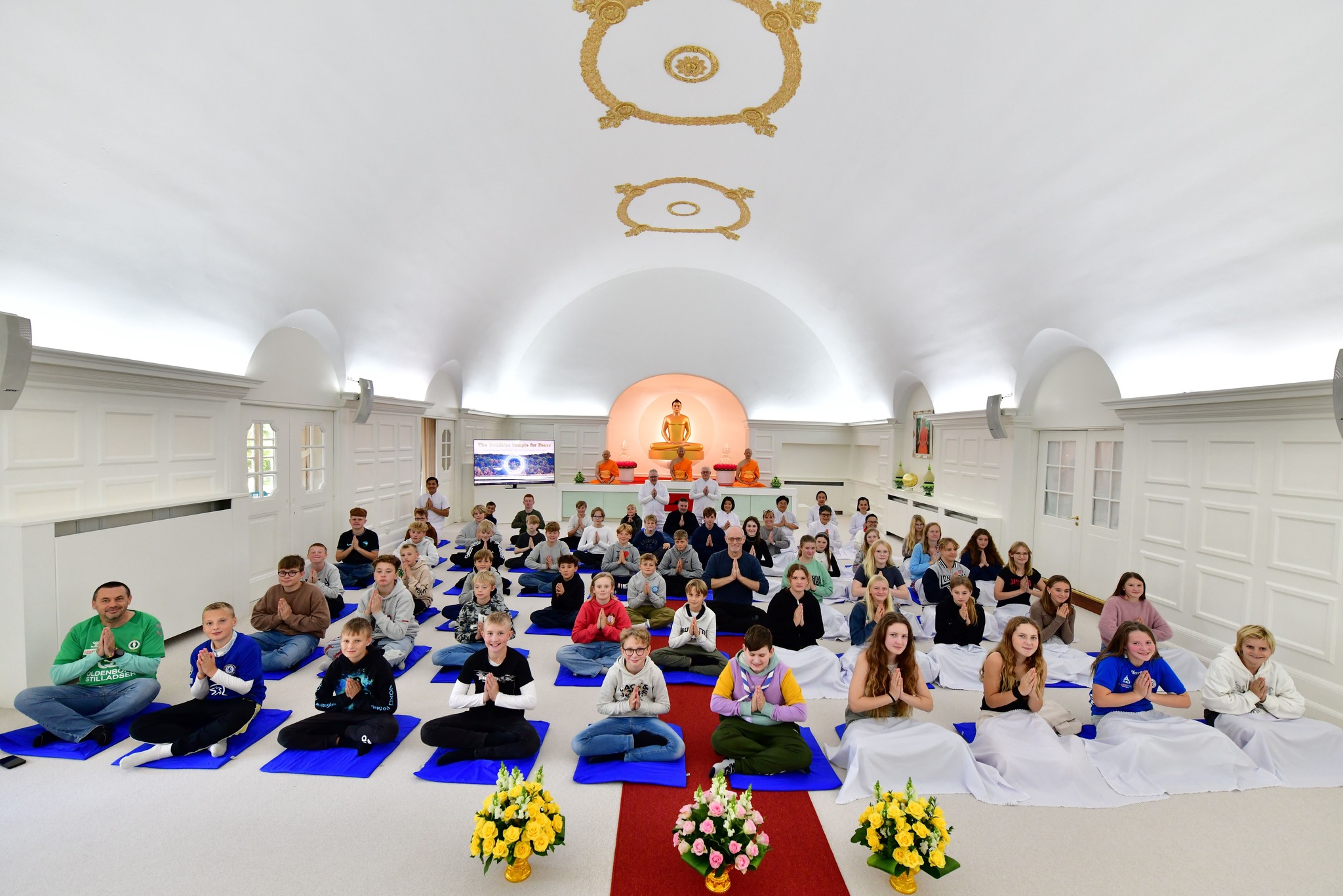 นักเรียนชาวเดนมาร์ก เรียนรู้วัฒนธรรมชาวพุทธ ณ วัดพระธรรมกายคอร์ซัวร์ ลุสท์สโกว