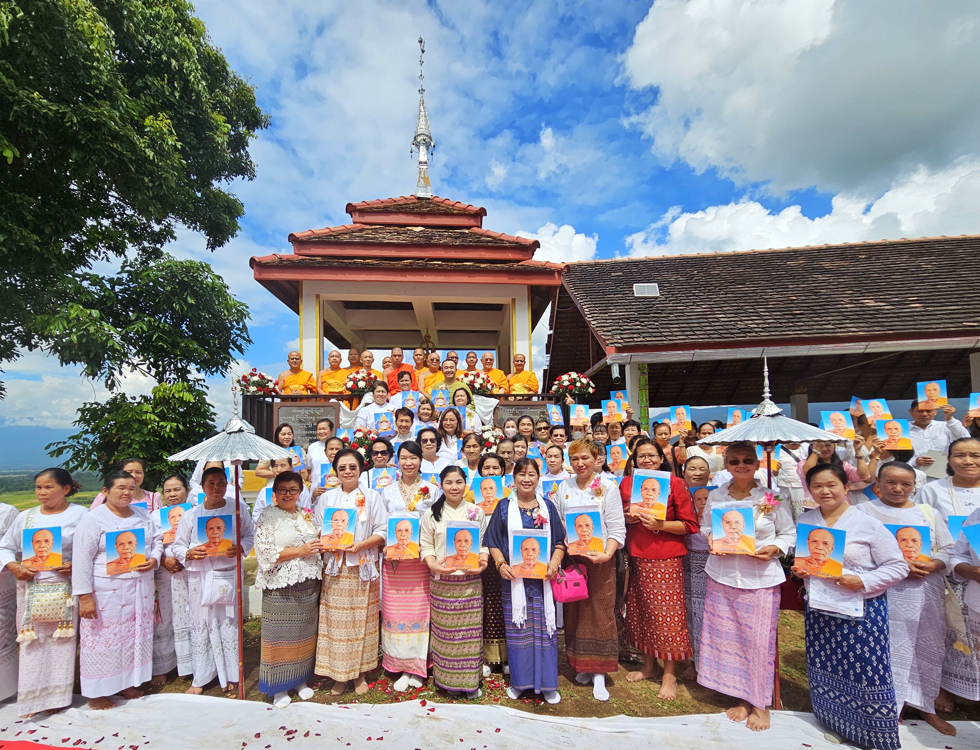 คณะศิษย์วัดพระธรรมกาย ร่วมพิธีทอดกฐิน 4 วัด ในเมียนมา