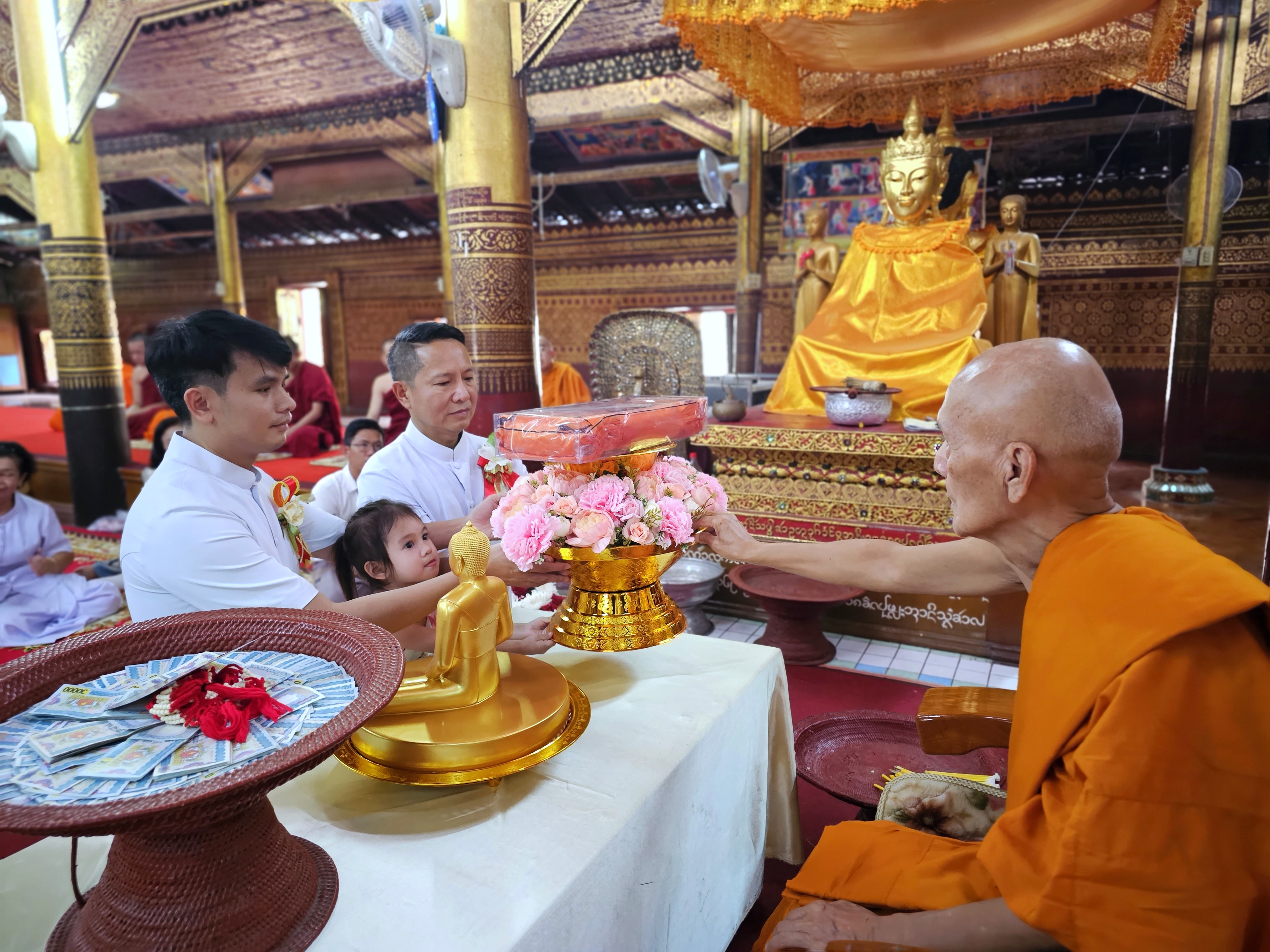 คณะศิษย์วัดพระธรรมกาย ร่วมพิธีทอดกฐิน 4 วัด ในเมียนมา
