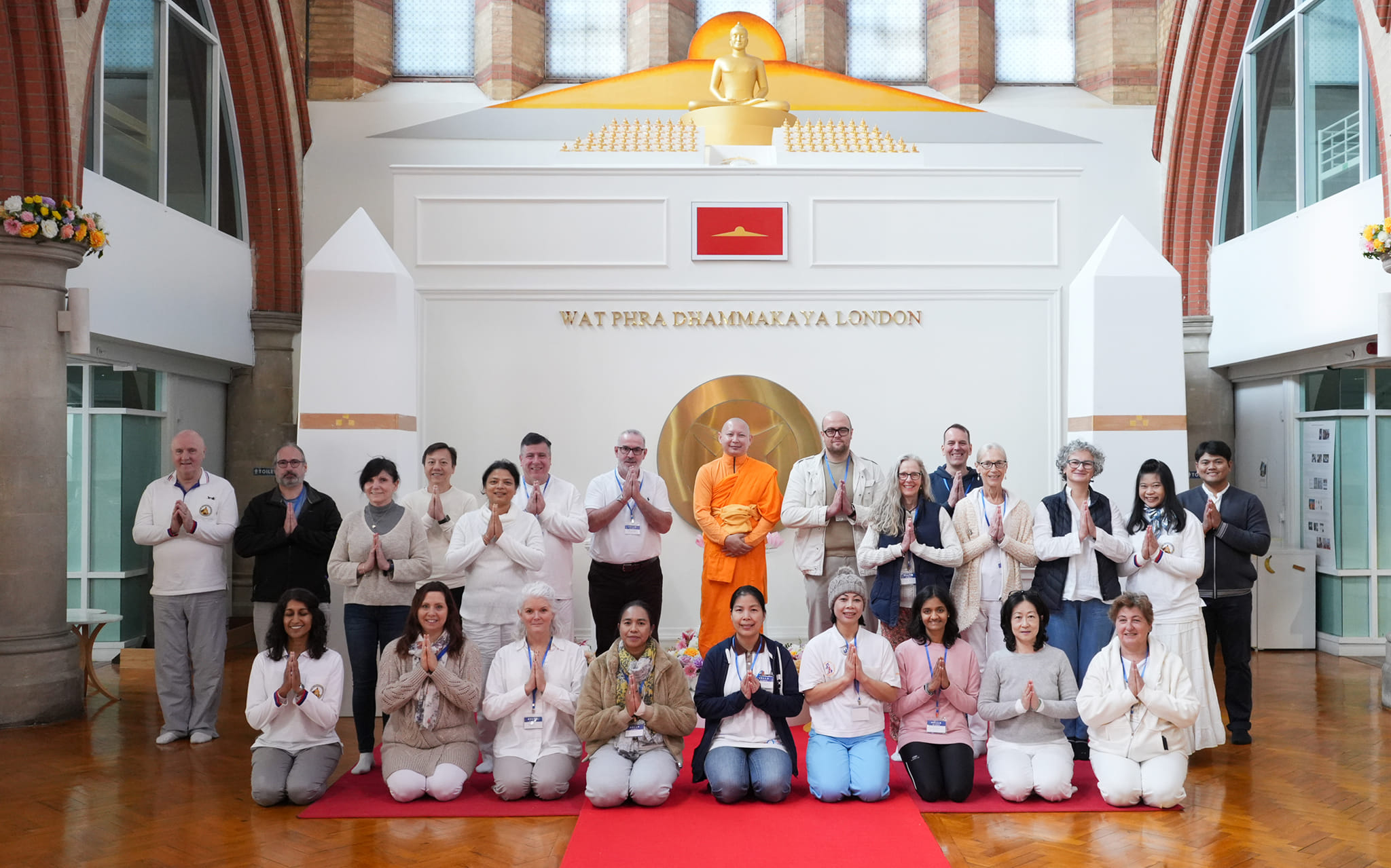 วัดพระธรรมกายลอนดอน จัดปฏิบัติธรรมให้กับชาวท้องถิ่น