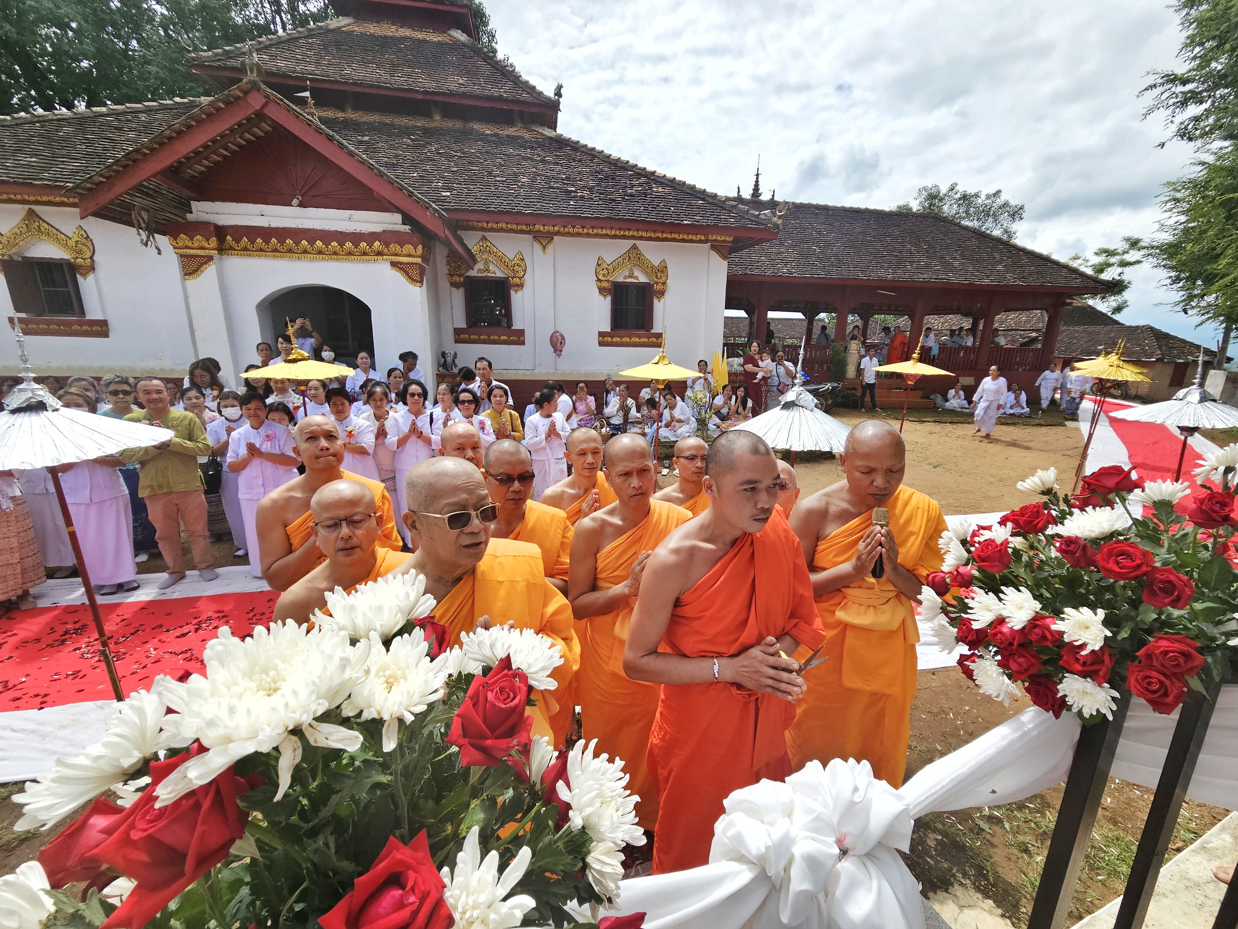 คณะศิษย์วัดพระธรรมกาย ร่วมพิธีทอดกฐิน 4 วัด ในเมียนมา