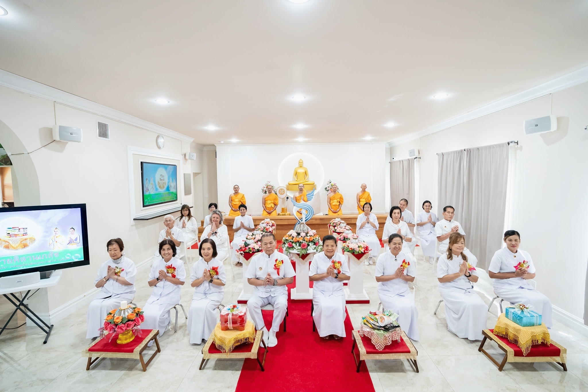 วัดพระธรรมกายปาล์มบีช จัดพิธีถวายยารักษาโรค