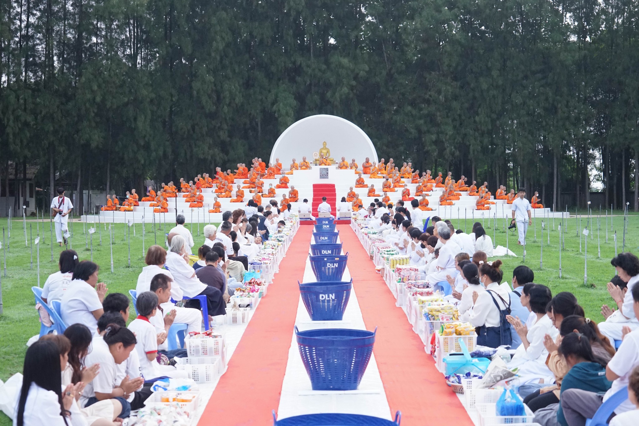 ธุดงคสถานล้านนา จัดงานบุญตักบาตรเทโวโรหณะ