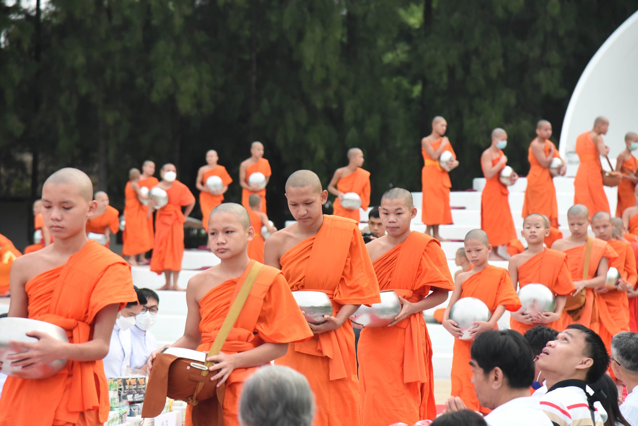 ธุดงคสถานล้านนา จัดงานบุญตักบาตรเทโวโรหณะ