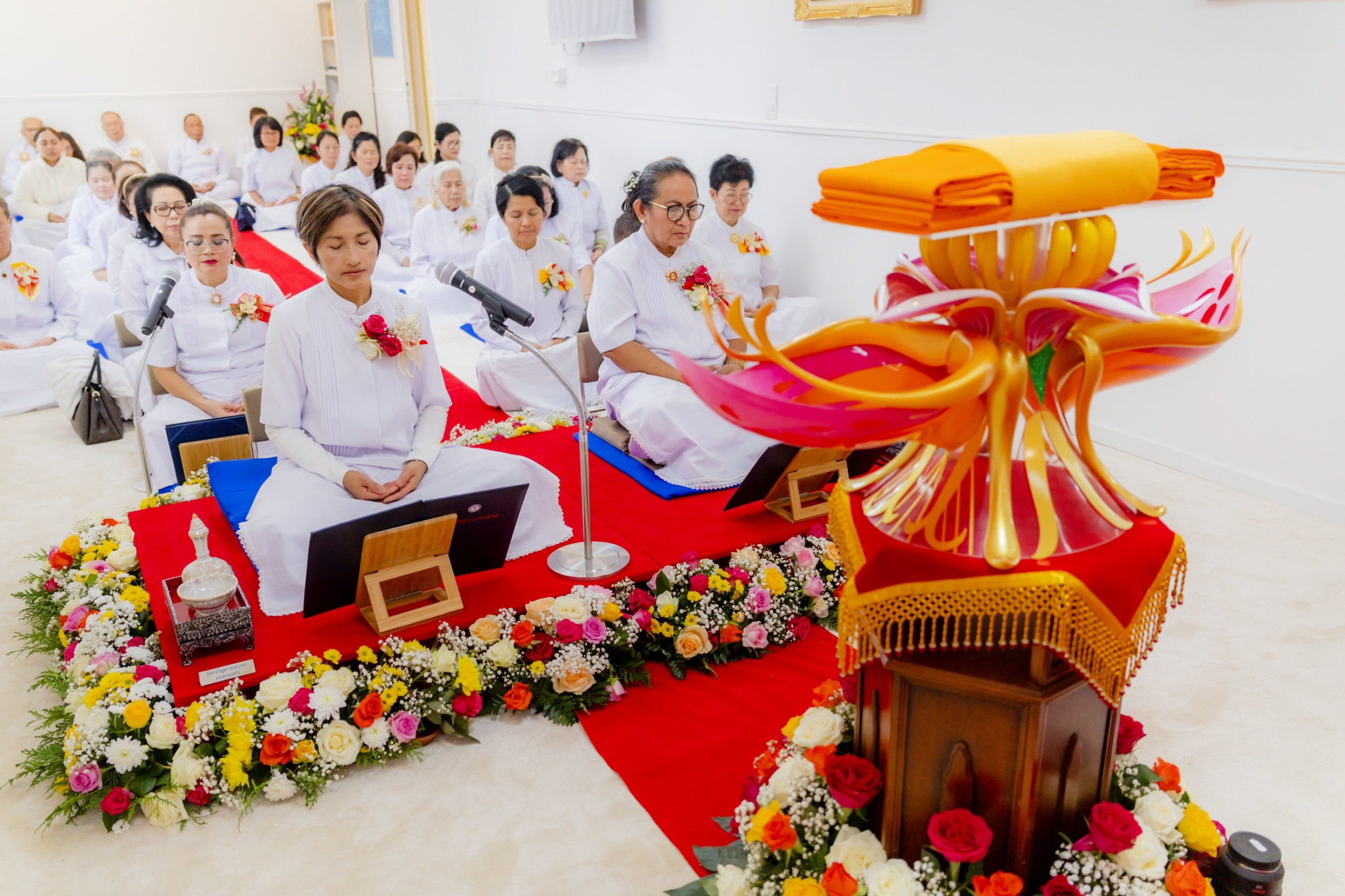 วัดพระธรรมกายปารีส จัดพิธีทอดกฐินสามัคคี