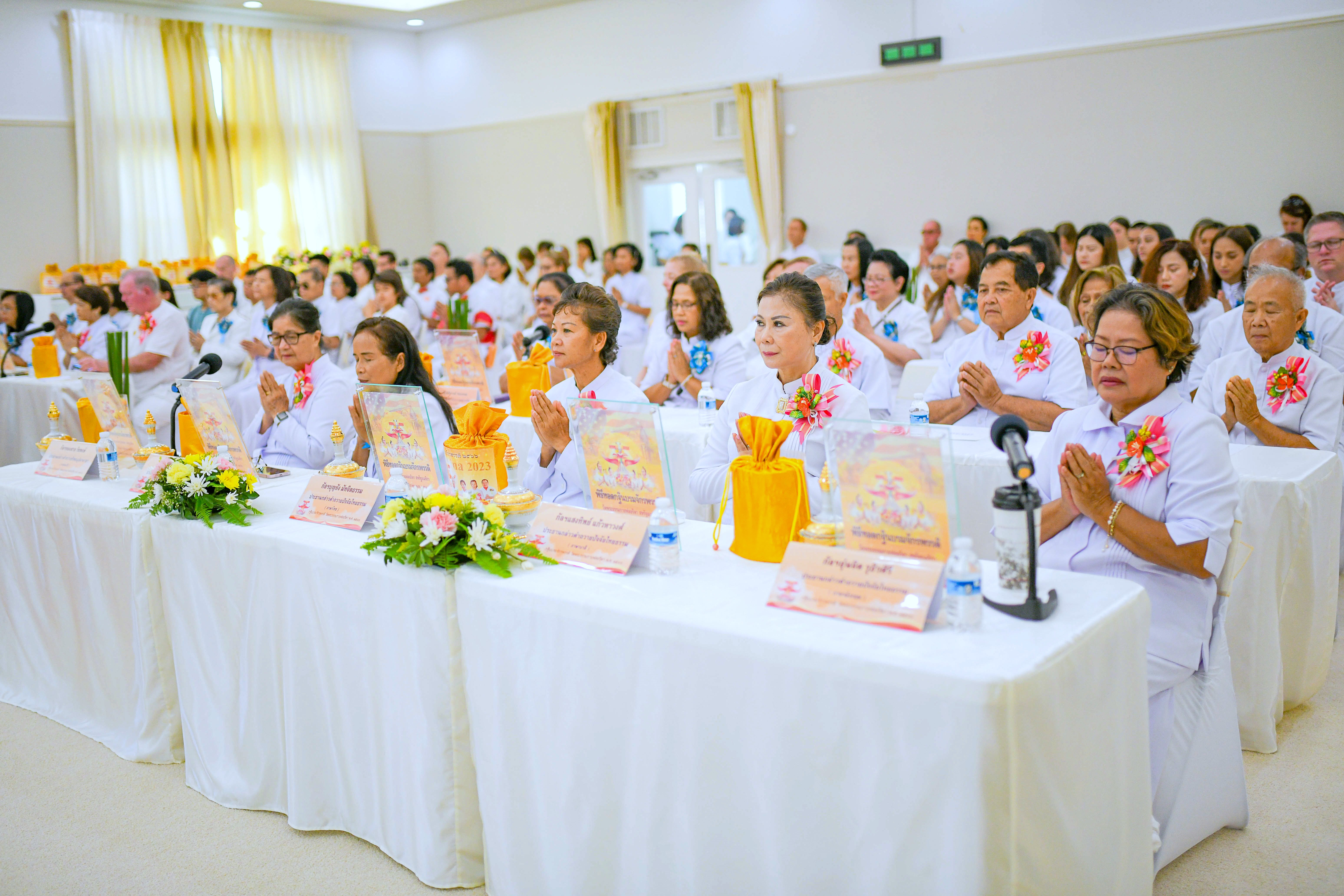 วัดพระธรรมกายฟลอริดา จัดพิธีทอดกฐินบรมจักรพรรดิ
