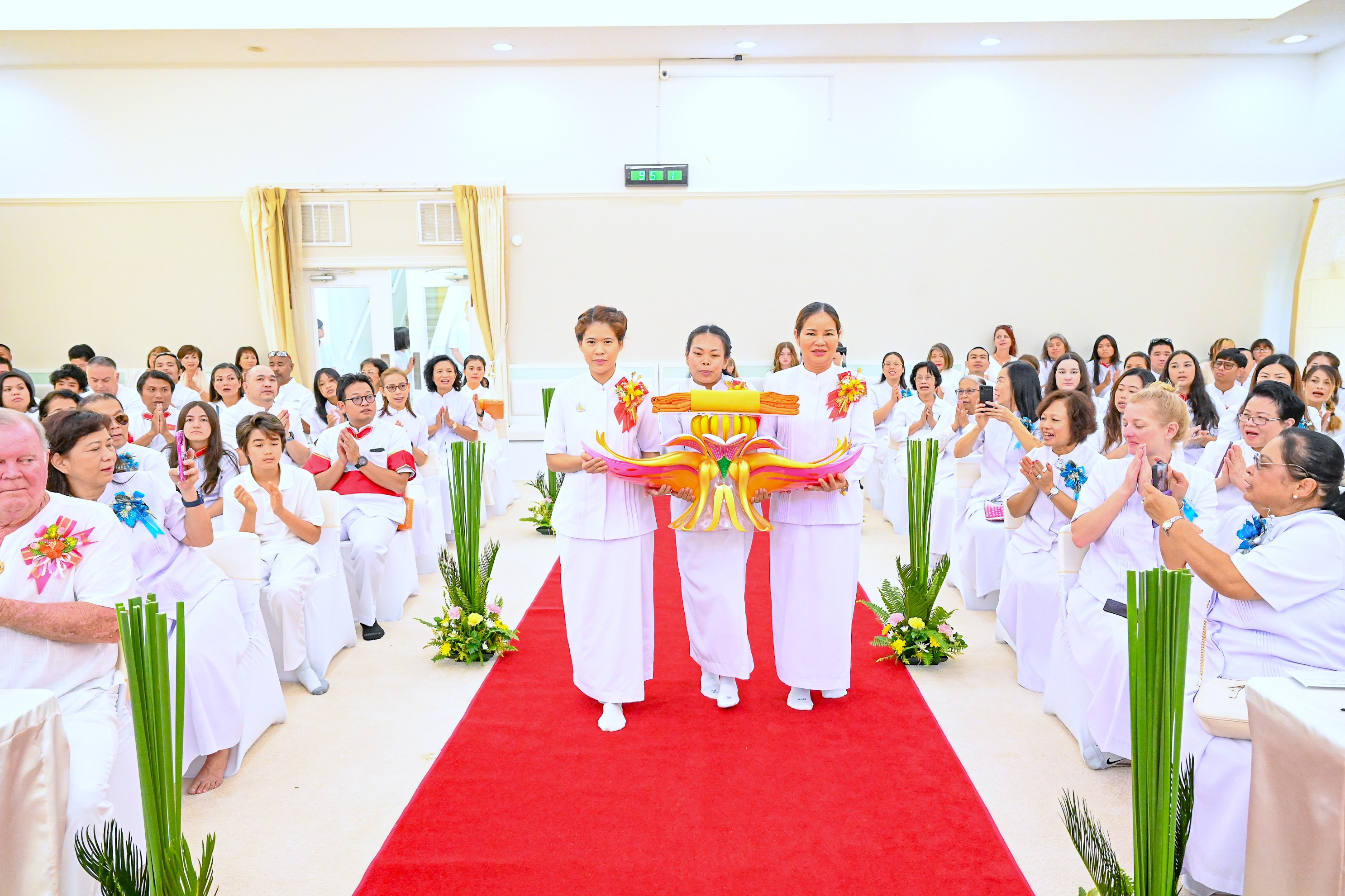 วัดพระธรรมกายฟลอริดา จัดพิธีทอดกฐินบรมจักรพรรดิ