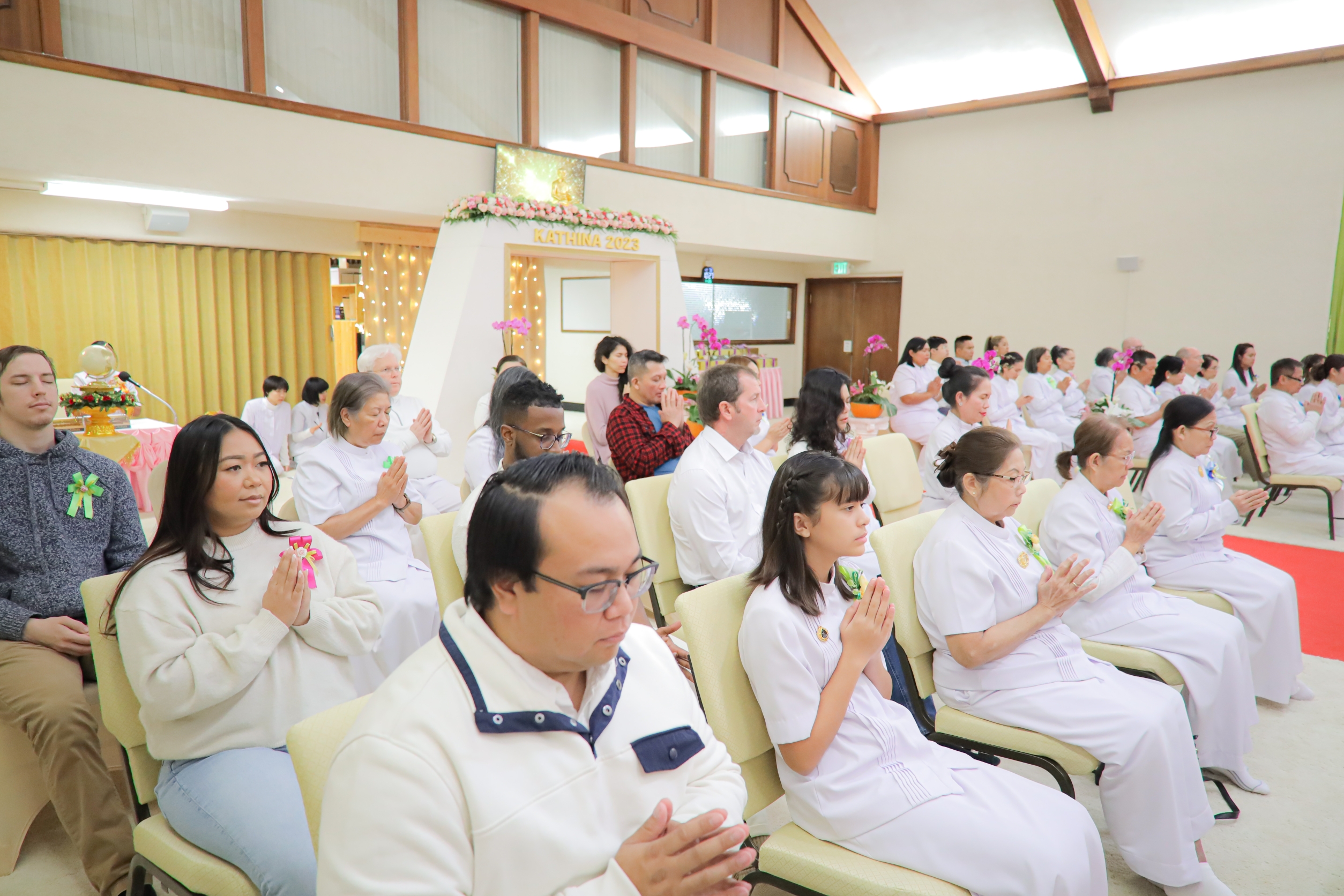 วัดพระธรรมกายแคนซัส จัดพิธีทอดกฐินสามัคคี