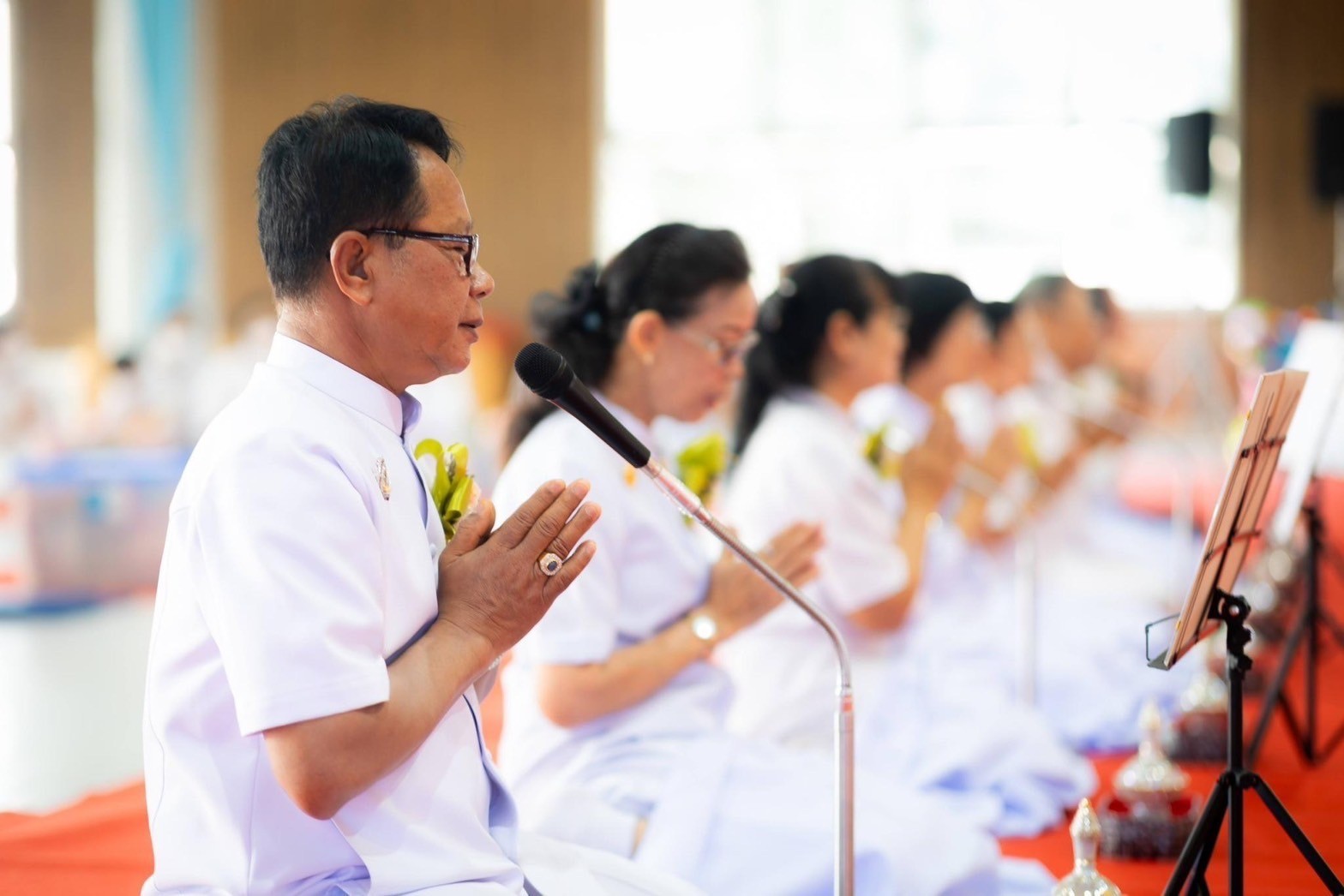 ศูนย์ปฏิบัติธรรมสมุทรปราการ จัดพิธีตักบาตรพระใหม่โครงการบูชาธรรมมหาปูชนียาจารย์
